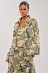 EMBELLISHED CAMO BUTTON DOWN