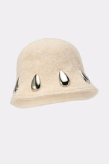 OUTSIDE METAL DETAIL BUCKET HAT