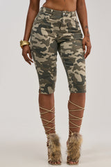 I LIKE THIS VIBE CAMO CAPRI