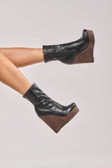 AZALEA WANG ROAD BLACK WEDGE WITH WOOD HEEL