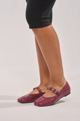 AKIRA GOLD SANG BURGUNDY PU SPLIT TOE FLAT