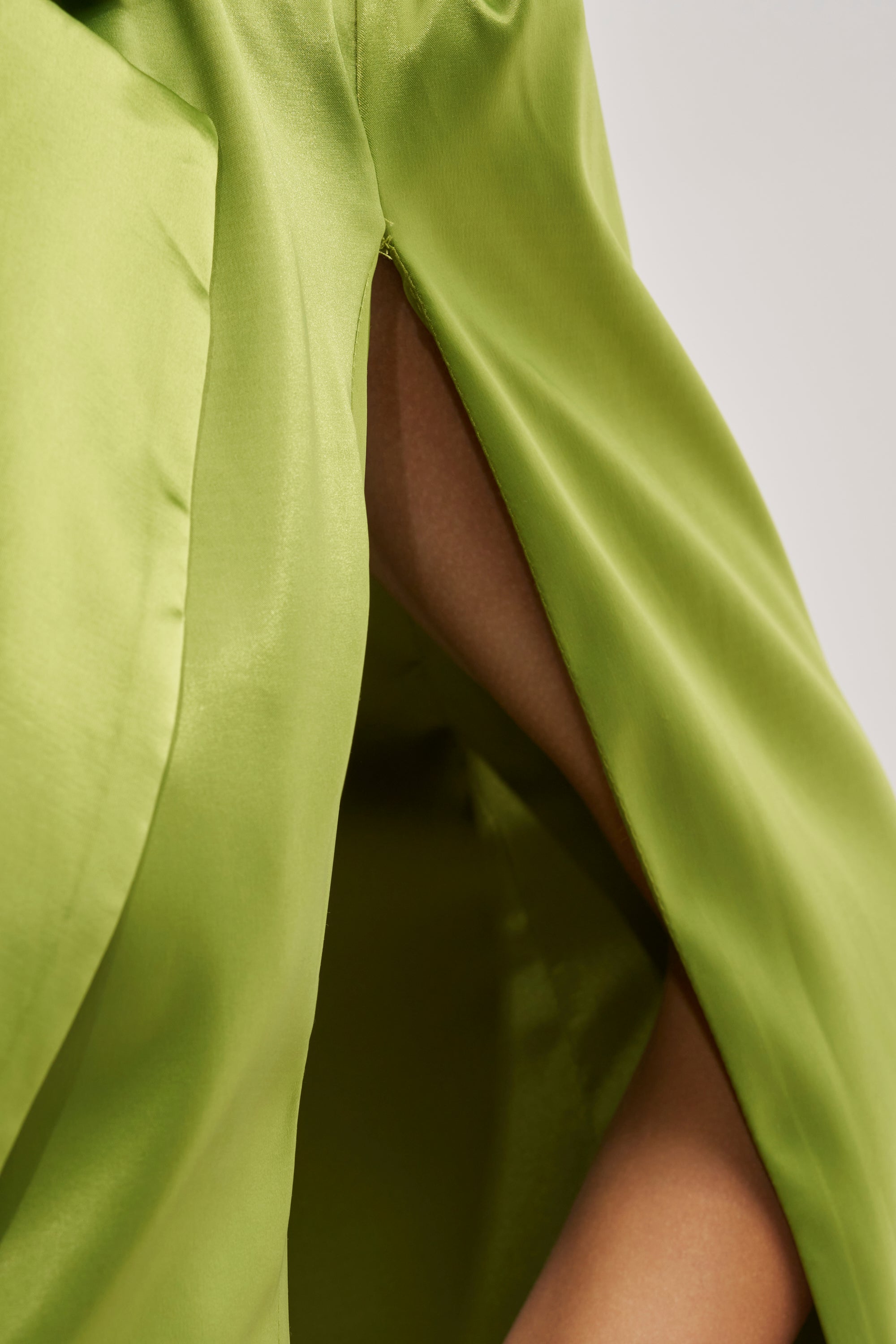 IMANI CAPE SLEEVE BLAZER DRESS IN GREEN