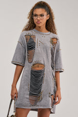 MARGOT DISTRESSED STUDDED SHORT SLEEVE TEE IN GREY