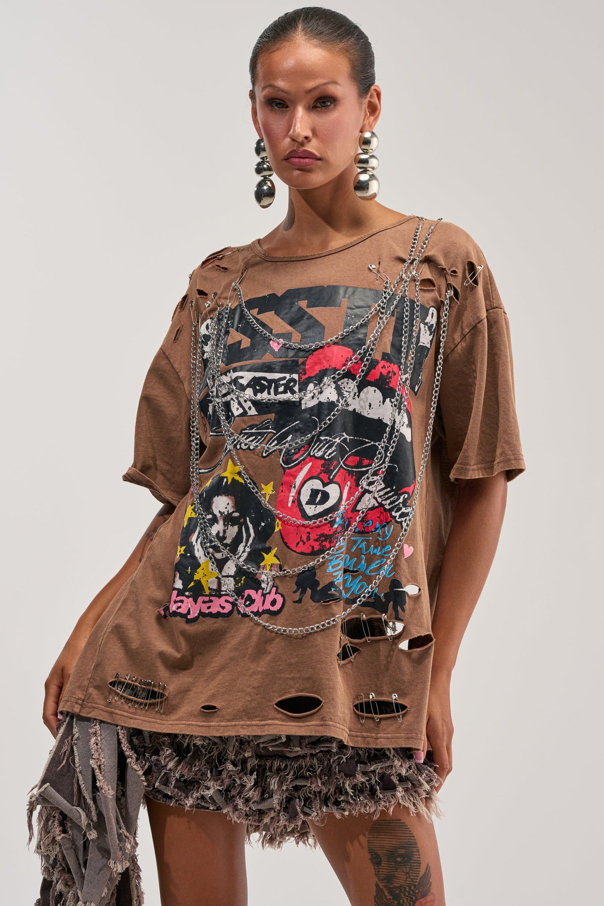 CHAOS CLUB OPEN BACK GRAPHIC TEE