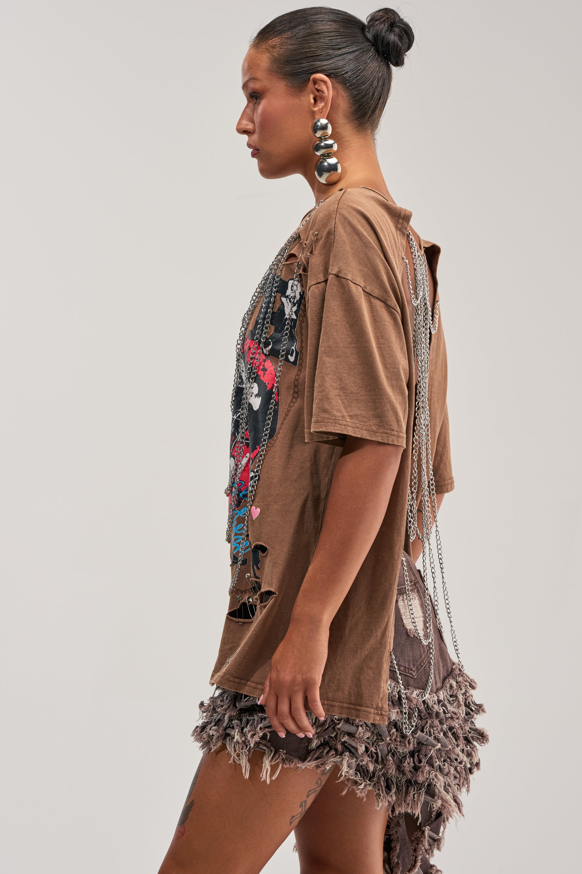 CHAOS CLUB OPEN BACK GRAPHIC TEE
