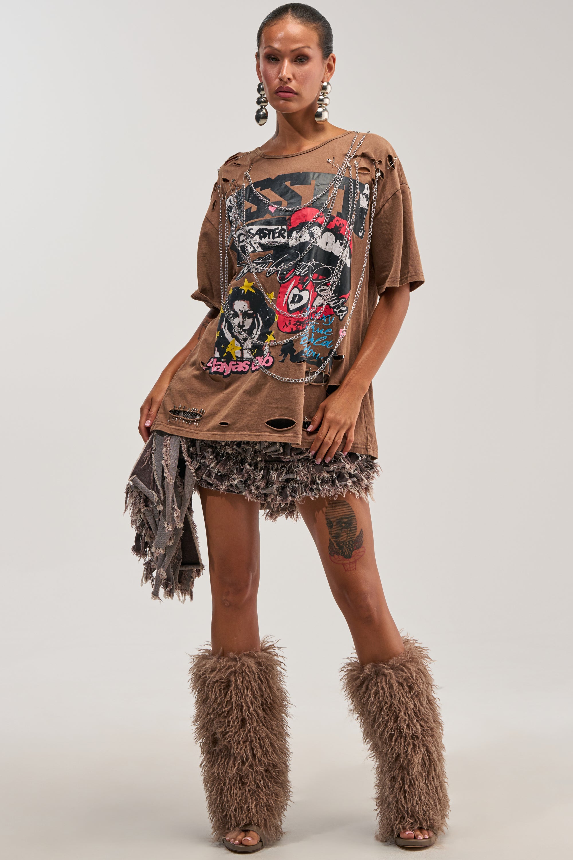 CHAOS CLUB OPEN BACK GRAPHIC TEE