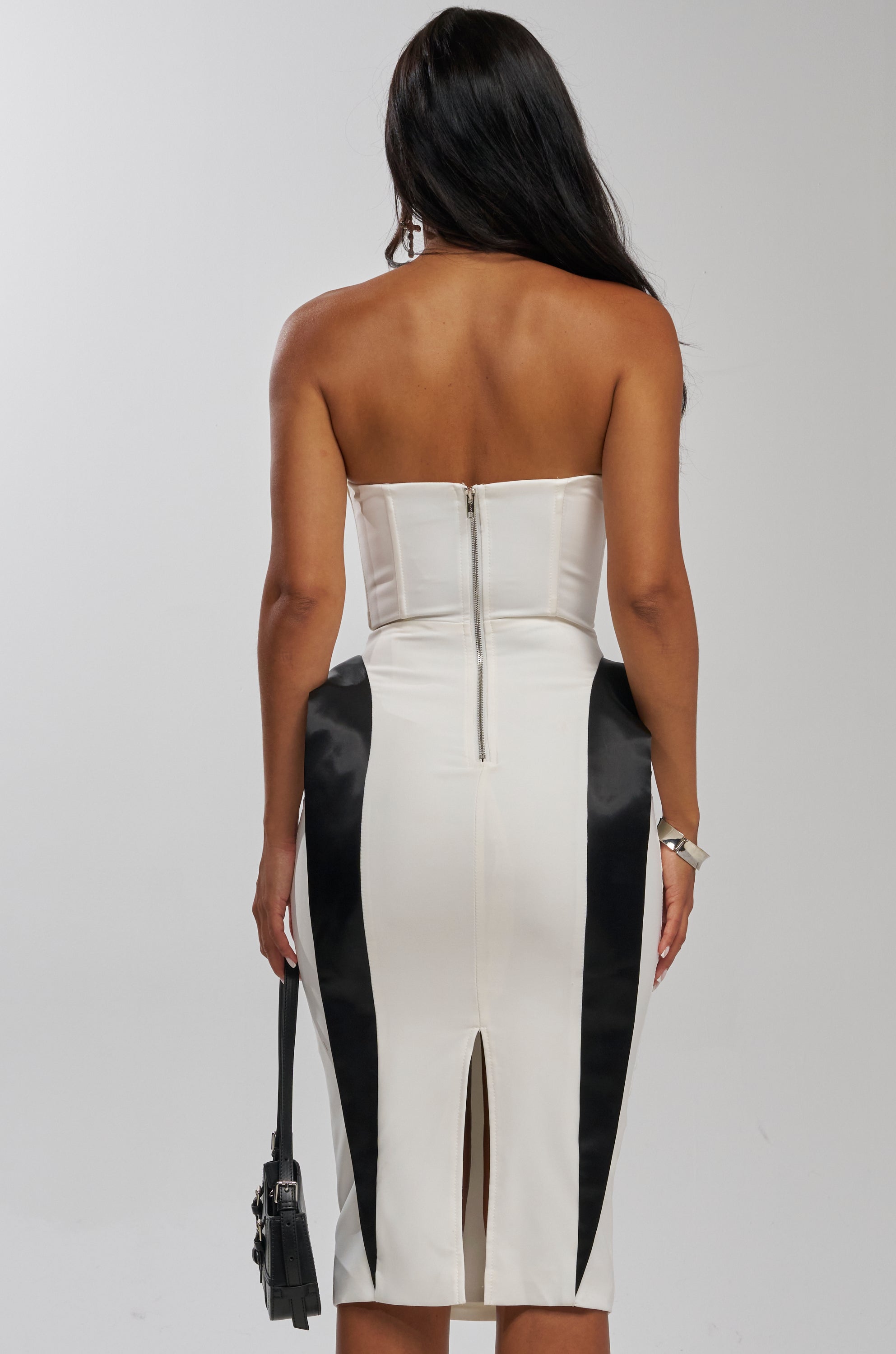 CHIC AND SOPHISTICATED STRUCTURED MIDI DRESS IN WHITE