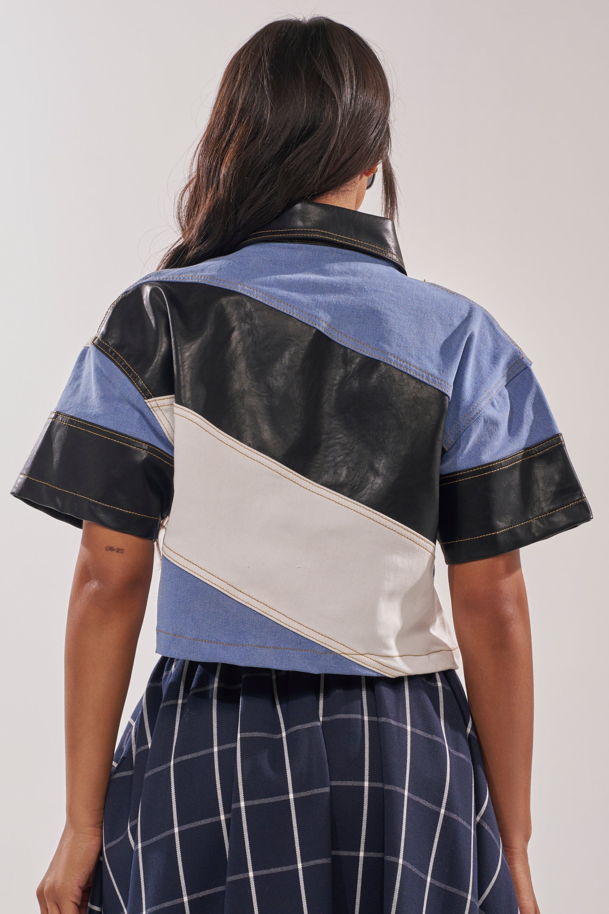 GUESS WHAT STRIPE SHORT SLEEVE BUTTON DOWN
