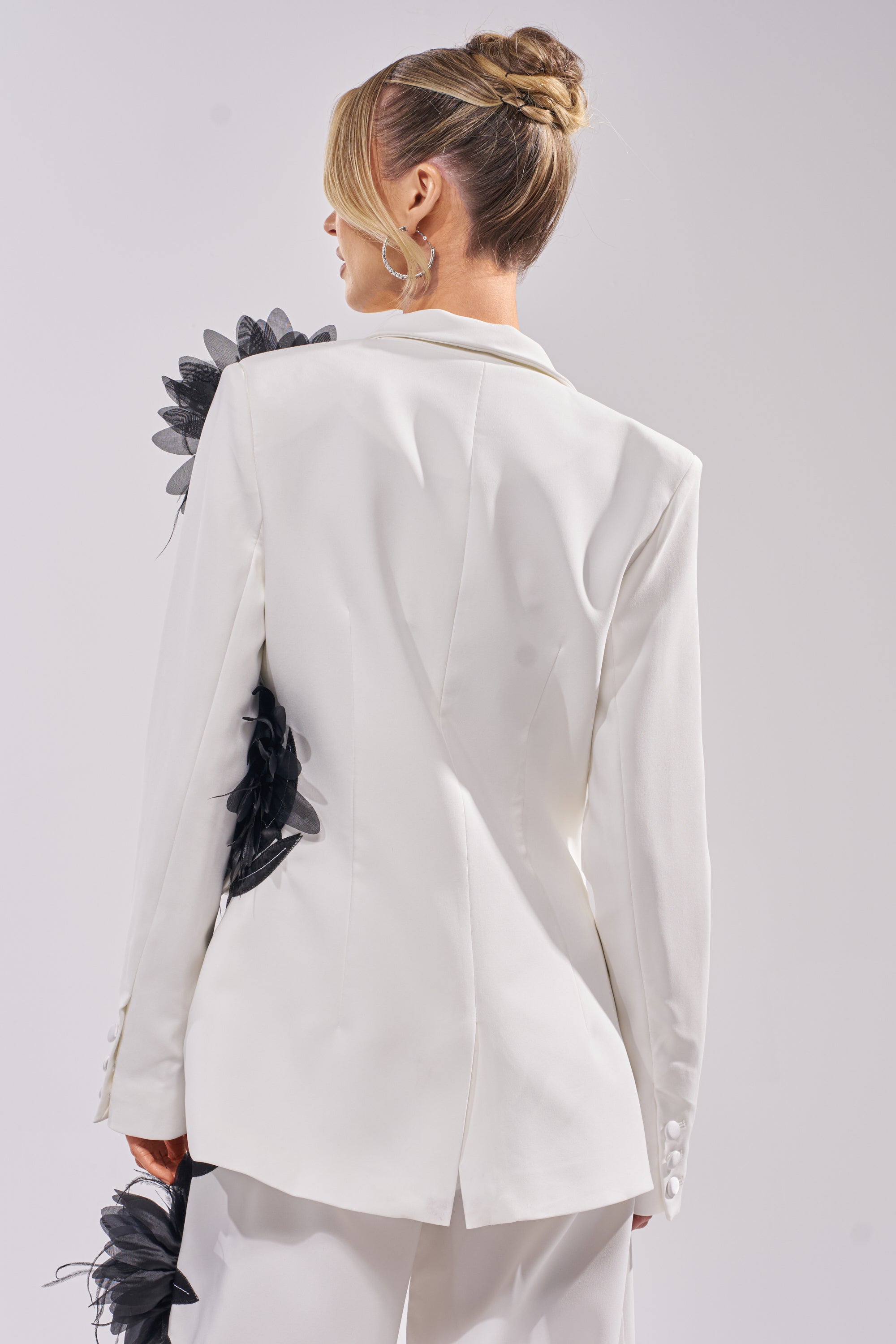 IN FULL BLOOM APPLIQUE BLAZER