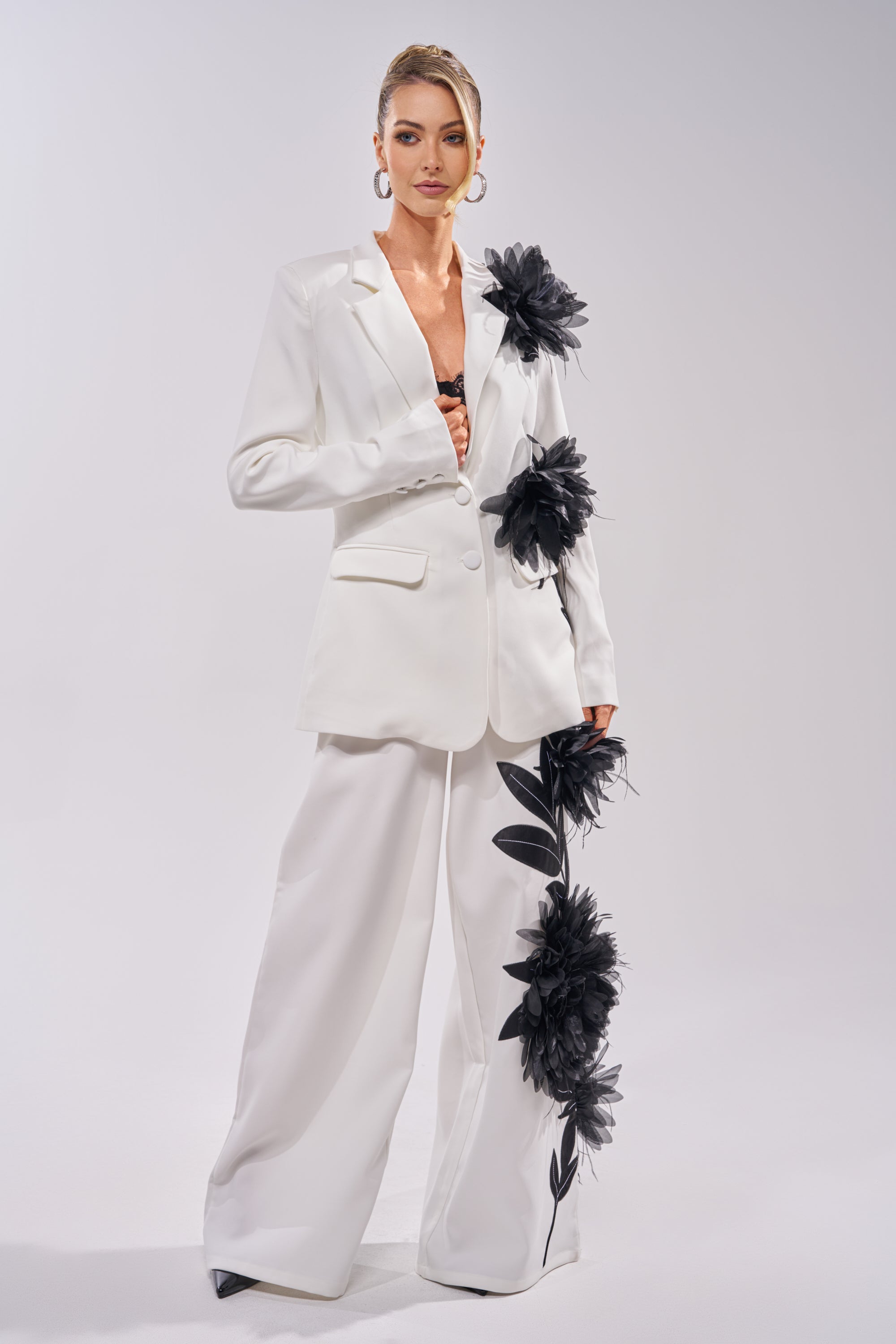 IN FULL BLOOM APPLIQUE BLAZER