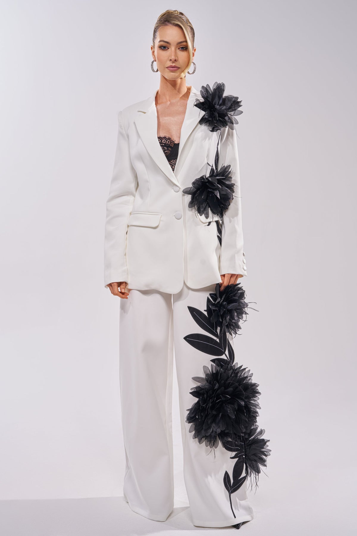 IN FULL BLOOM APPLIQUE TROUSER