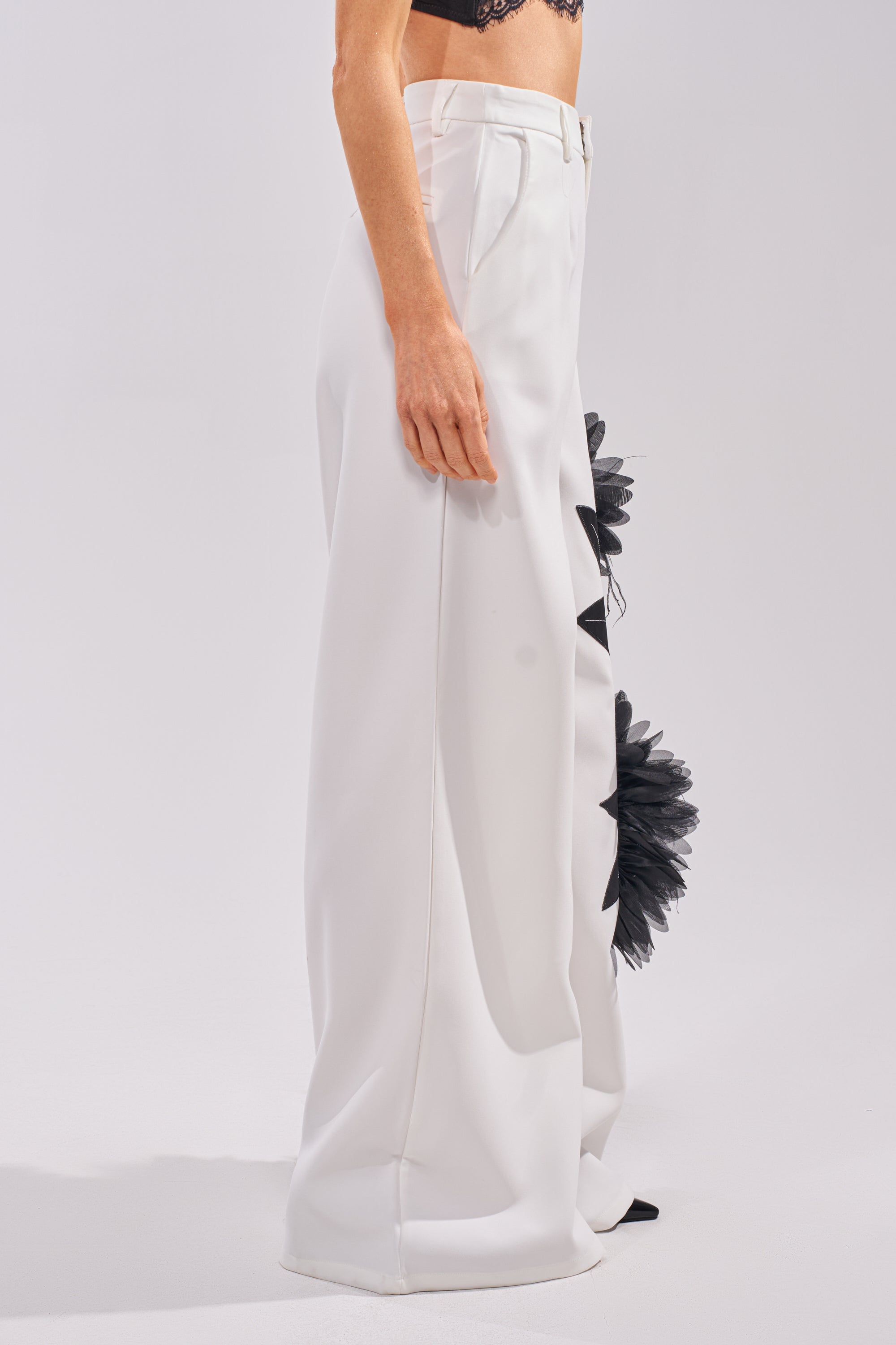 IN FULL BLOOM APPLIQUE TROUSER