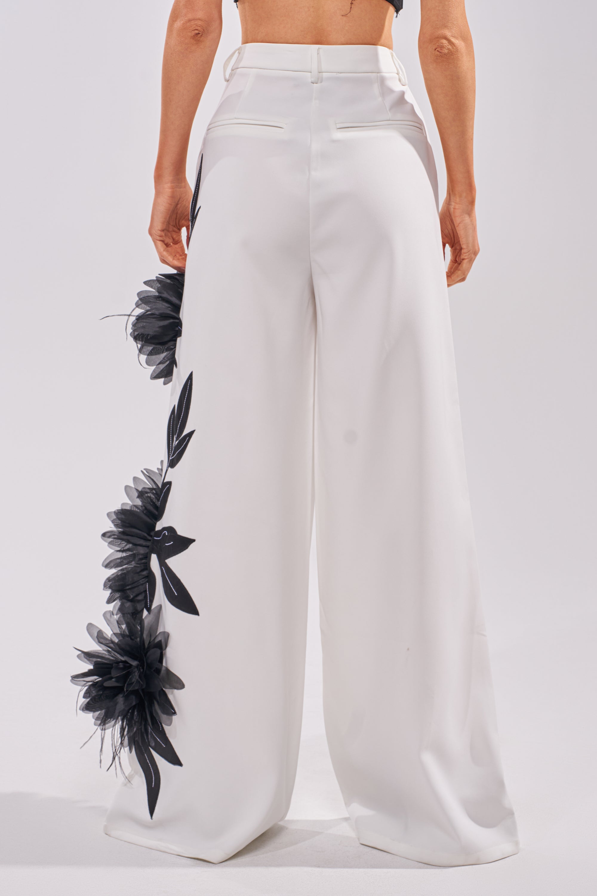 IN FULL BLOOM APPLIQUE TROUSER