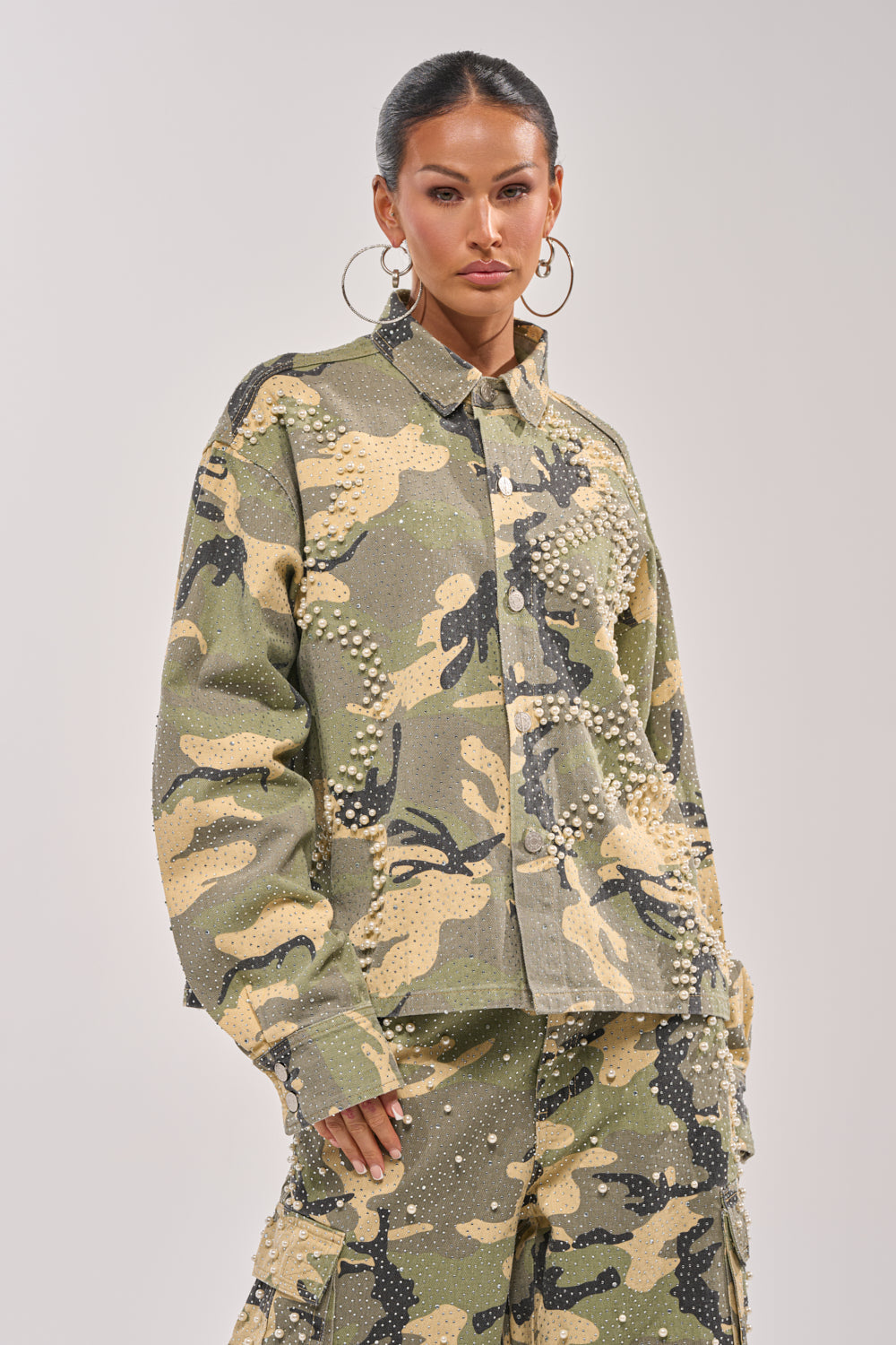 EMBELLISHED CAMO BUTTON DOWN