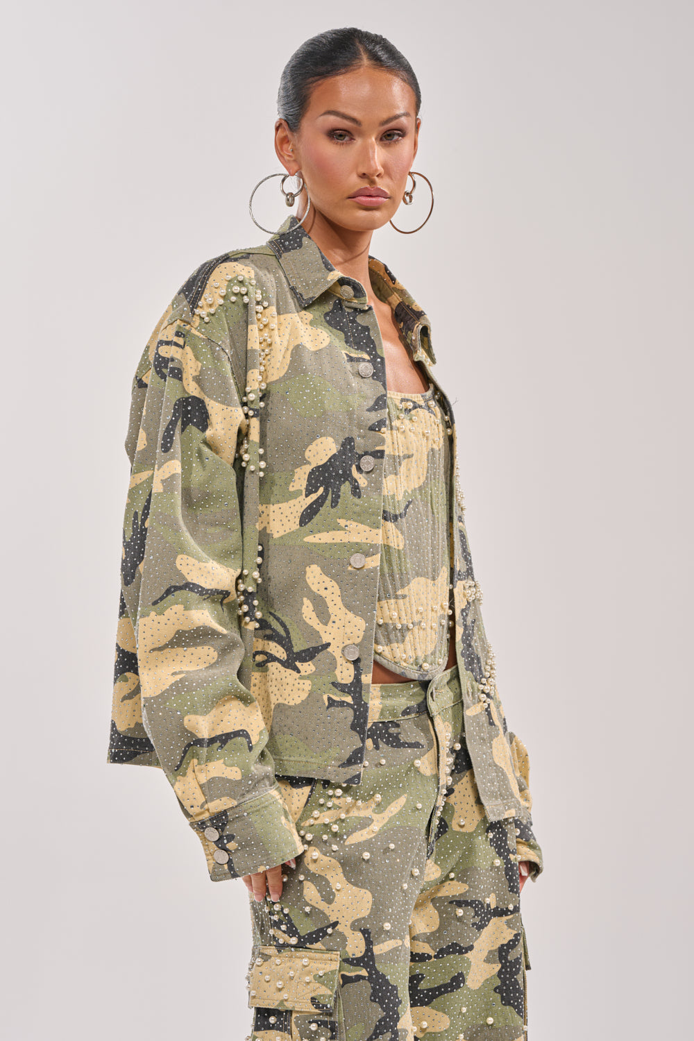 EMBELLISHED CAMO BUTTON DOWN