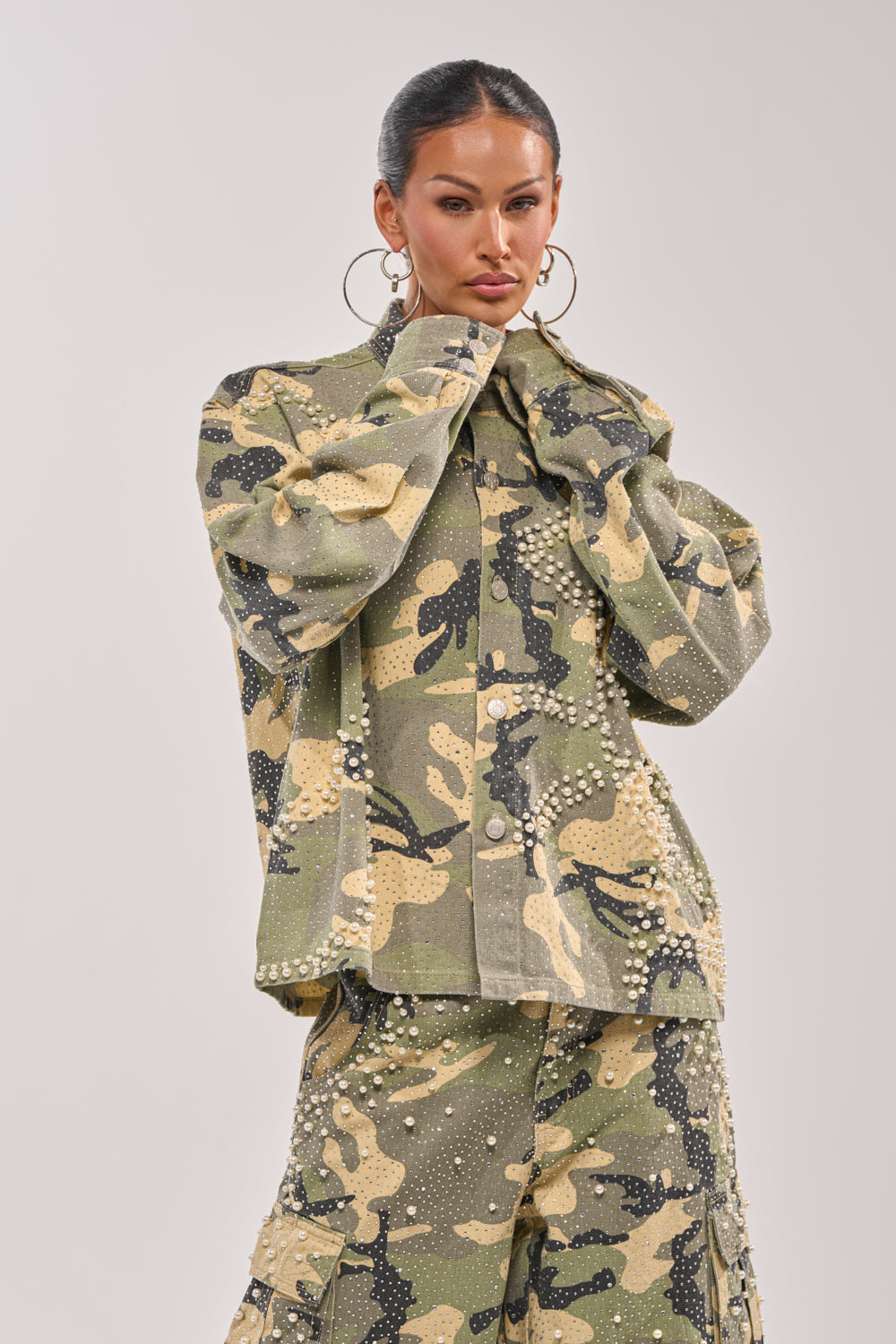 EMBELLISHED CAMO BUTTON DOWN
