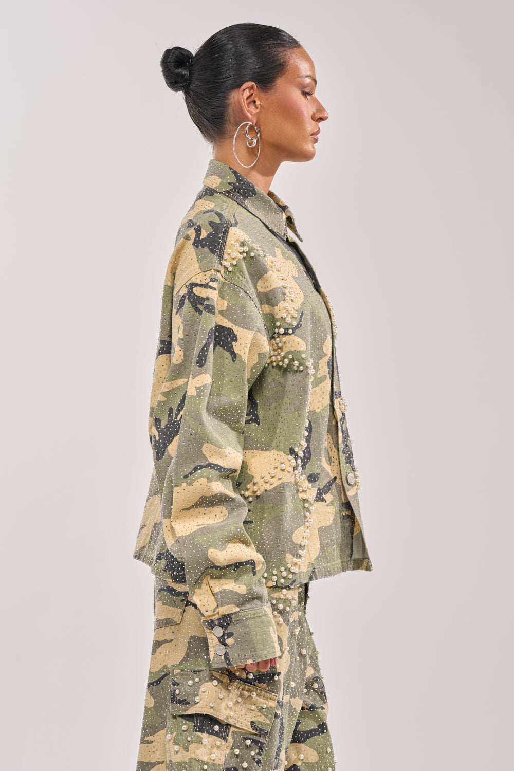 EMBELLISHED CAMO BUTTON DOWN