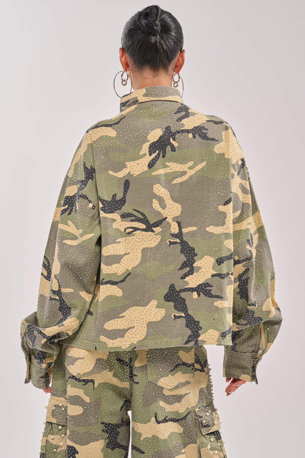 EMBELLISHED CAMO BUTTON DOWN