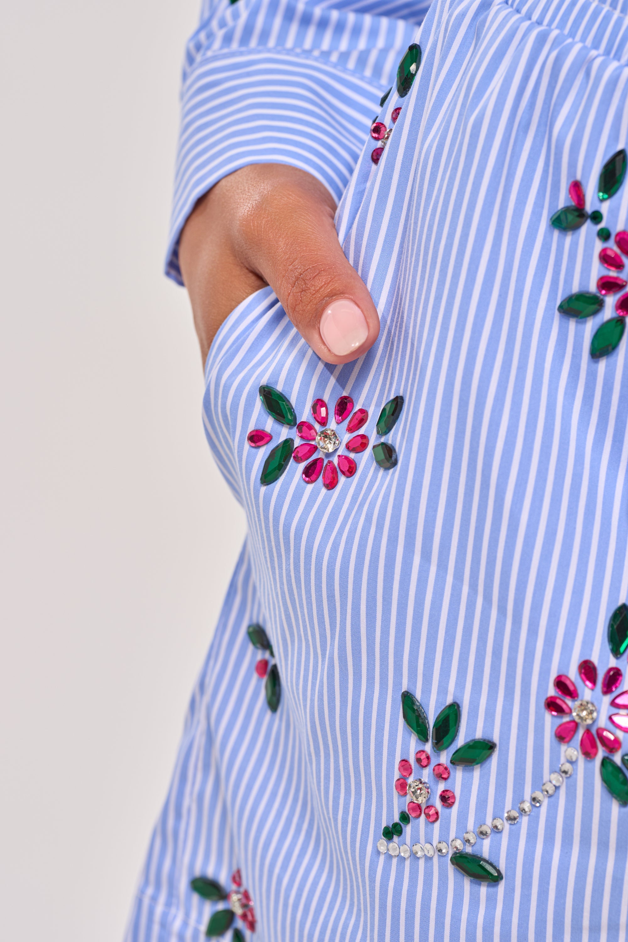 JUNIE POPLIN RHINESTONE DETAIL SHORT