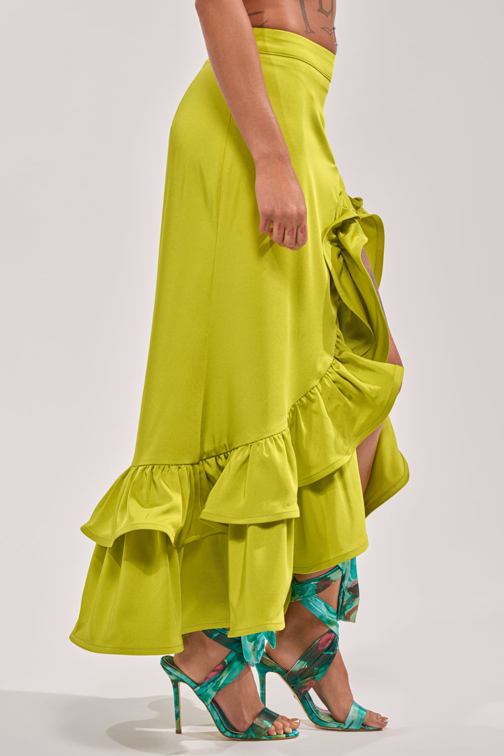 LADY LUXE RUCHED MIDI SKIRT WITH HIGH SLIT