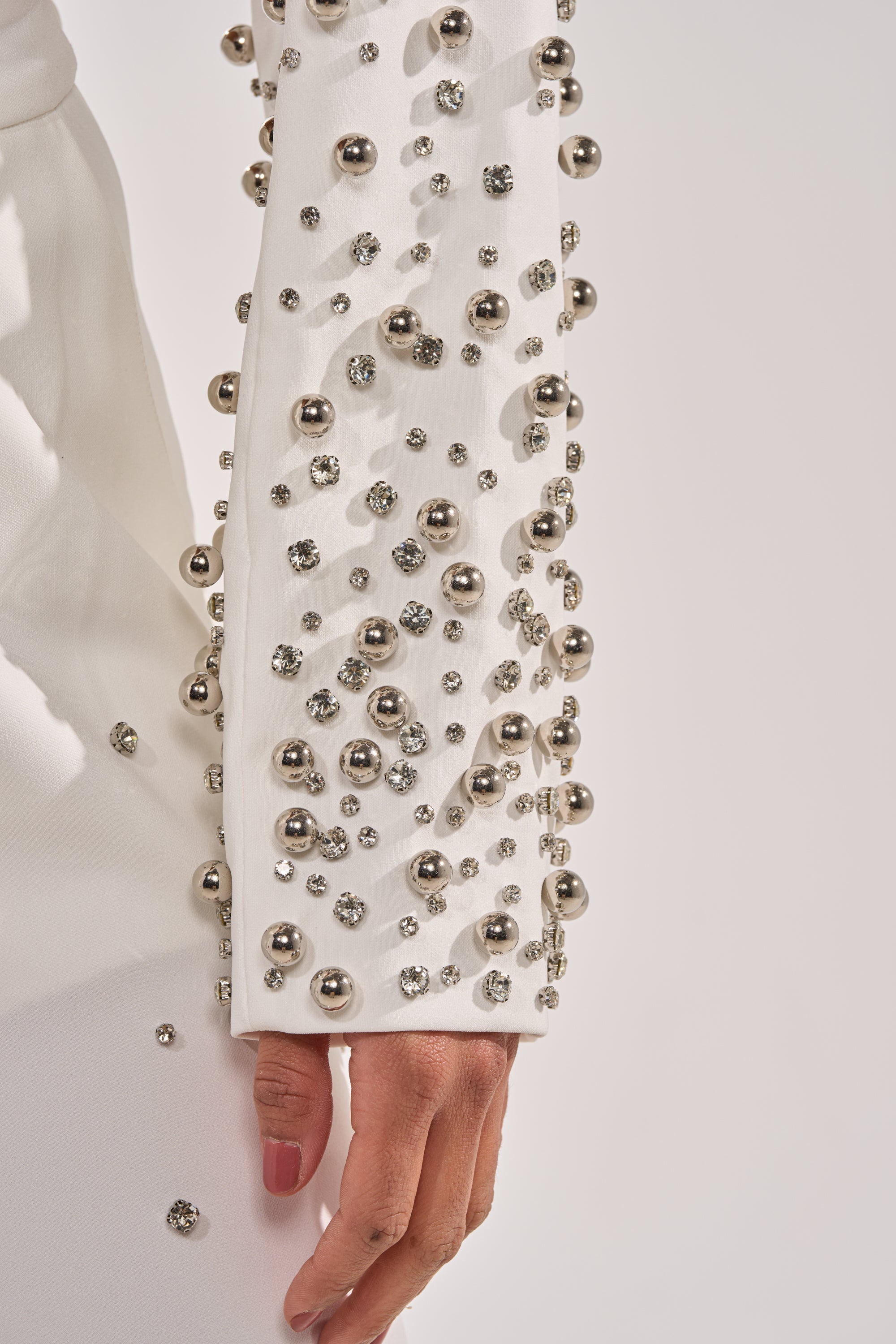 GET CLOSER EMBELLISHED BLAZER IN WHITE