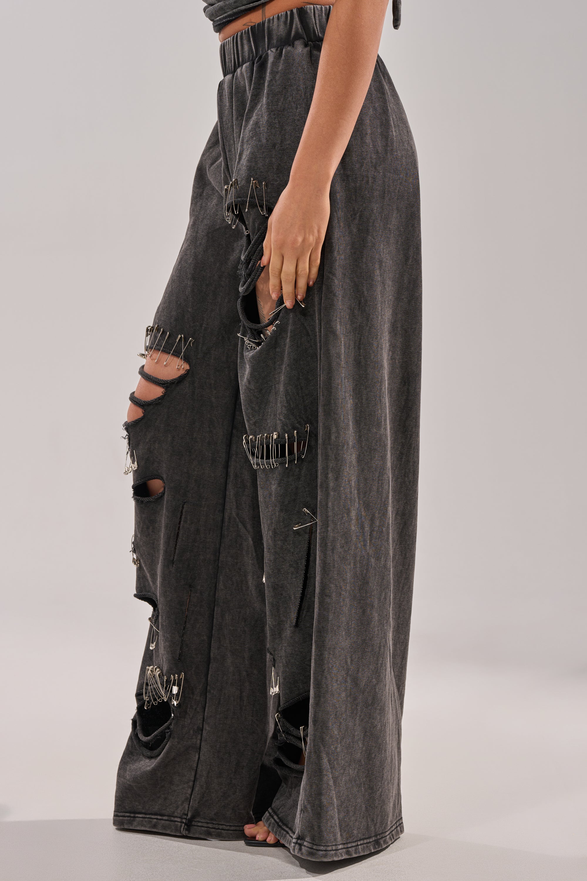 LEILA DISTRESSED WIDE LEG JOGGER