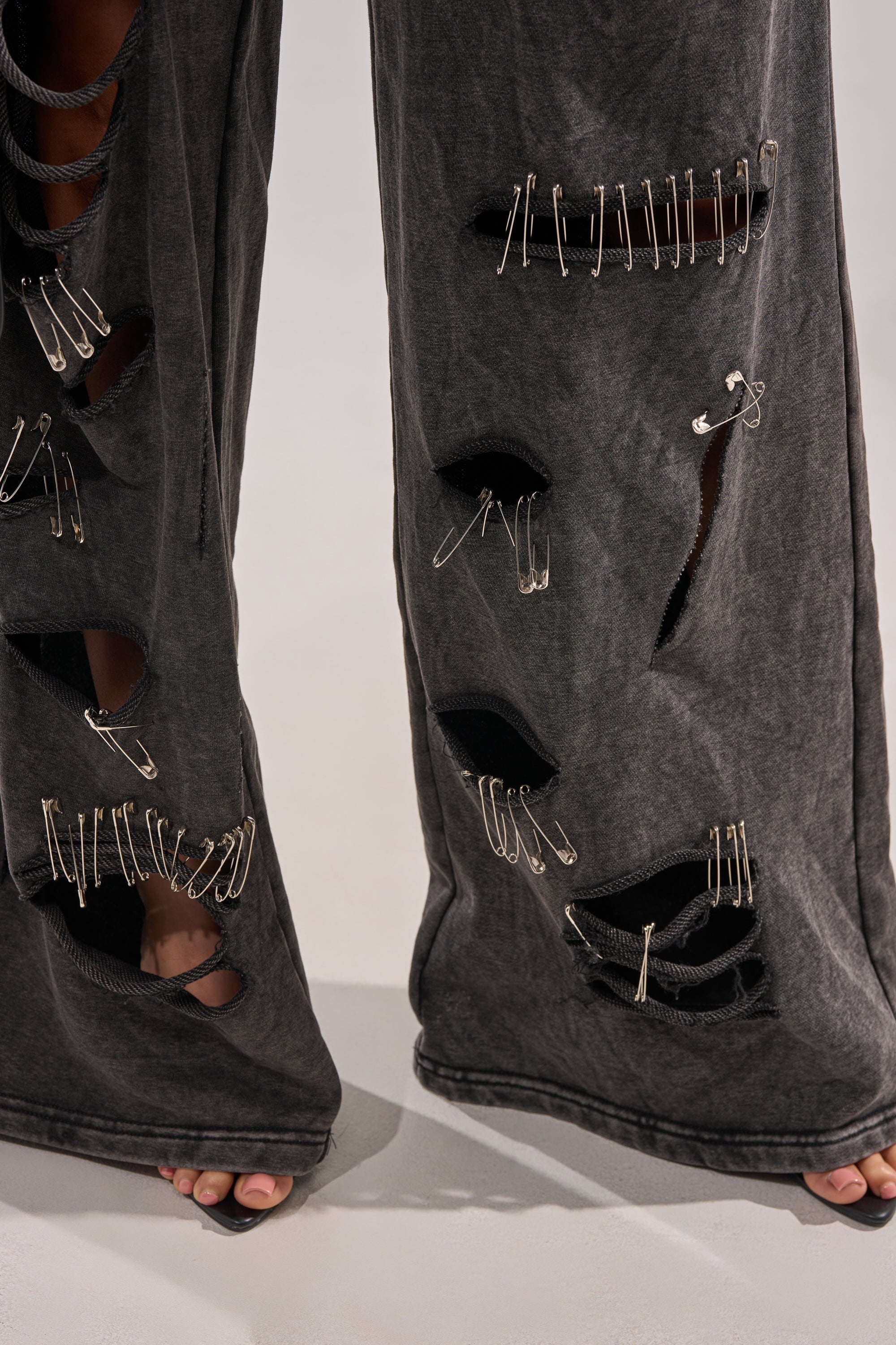 LEILA DISTRESSED WIDE LEG JOGGER