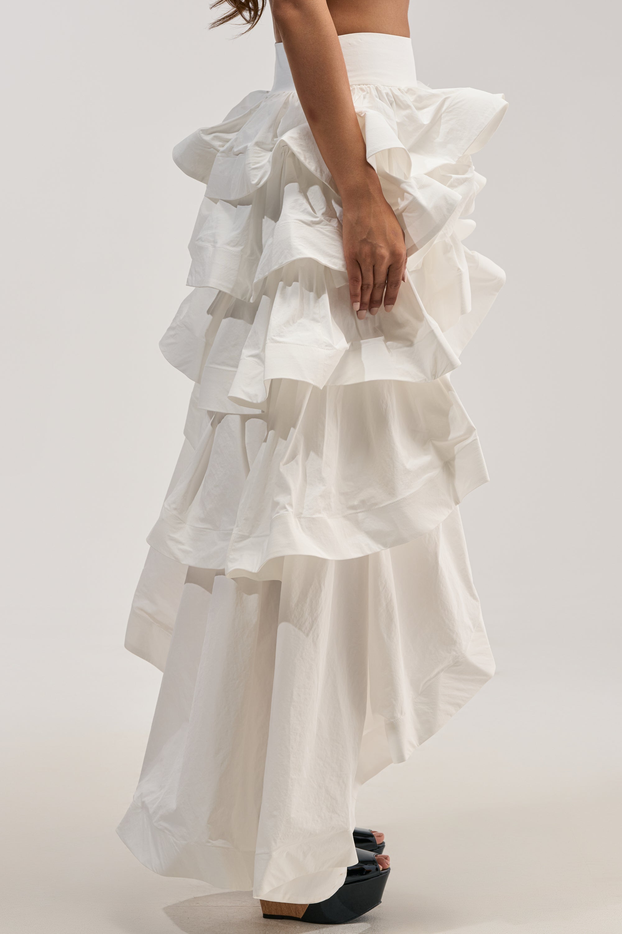ELEGANT QUEEN ASYMMETRICAL SKIRT IN WHITE