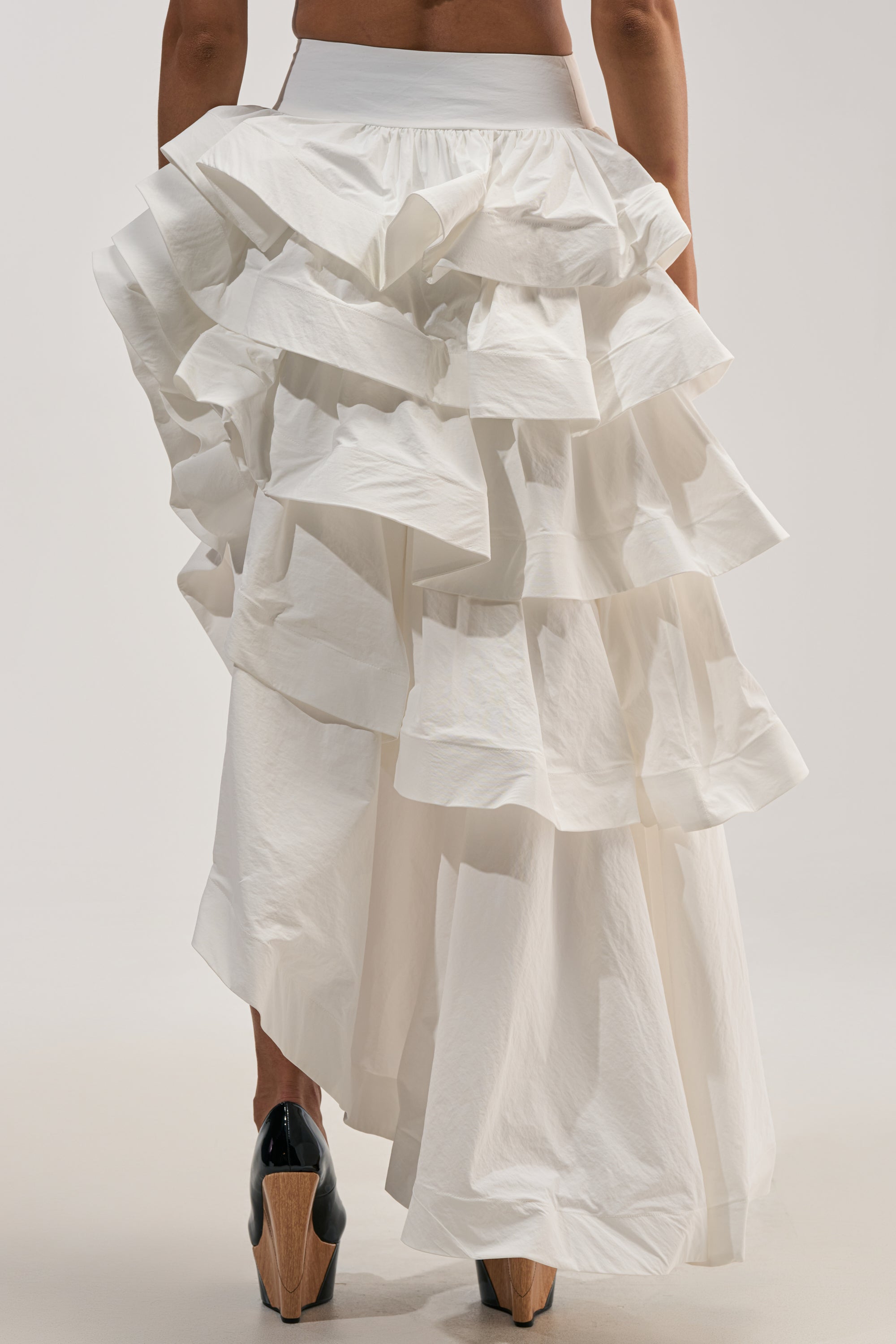 ELEGANT QUEEN ASYMMETRICAL SKIRT IN WHITE