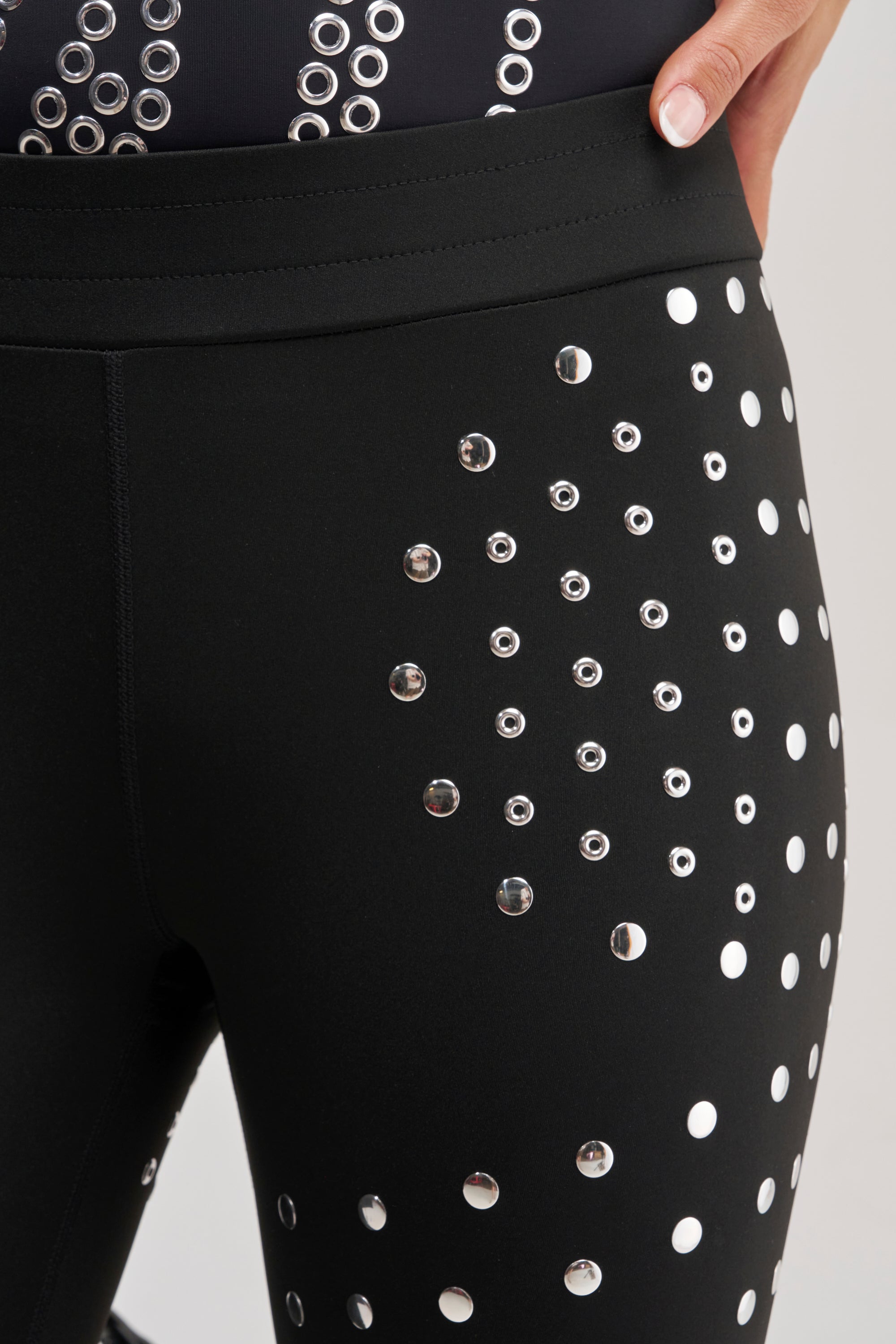 SNATCHED AND SCULPTED STUD LEGGING