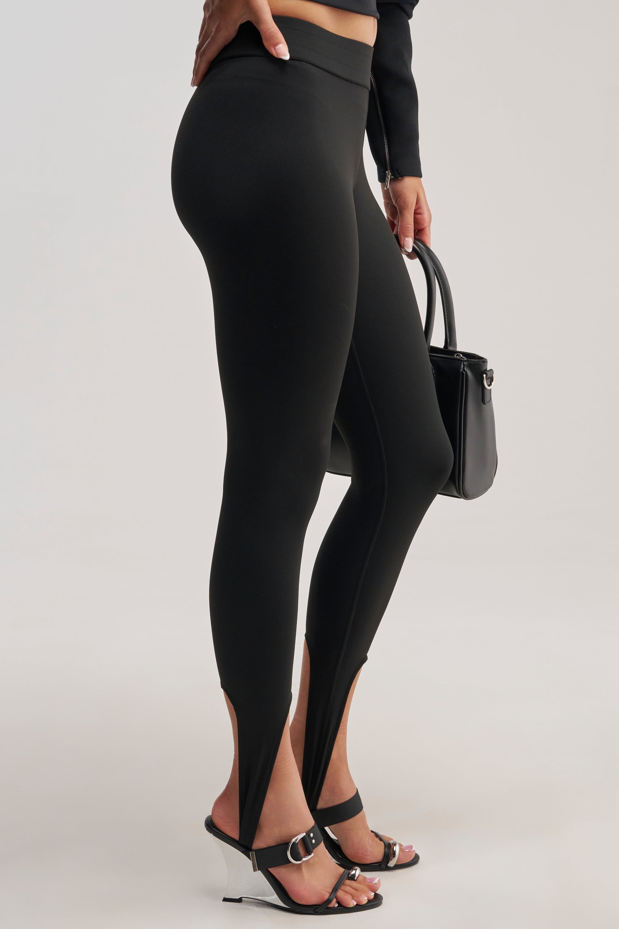 THE FEMME FATALE STIRRUP LEGGING