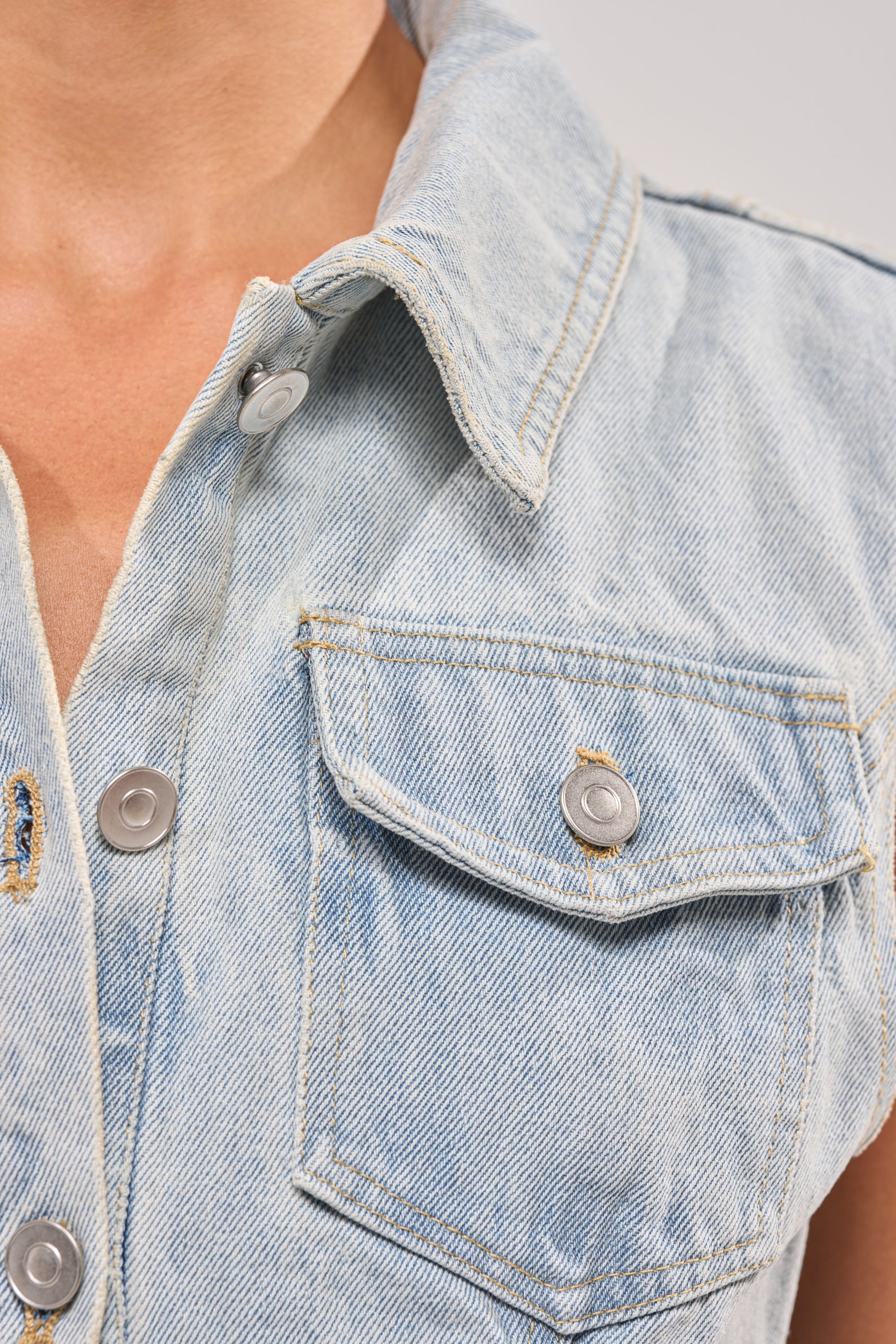 HIGH LOW DENIM VEST