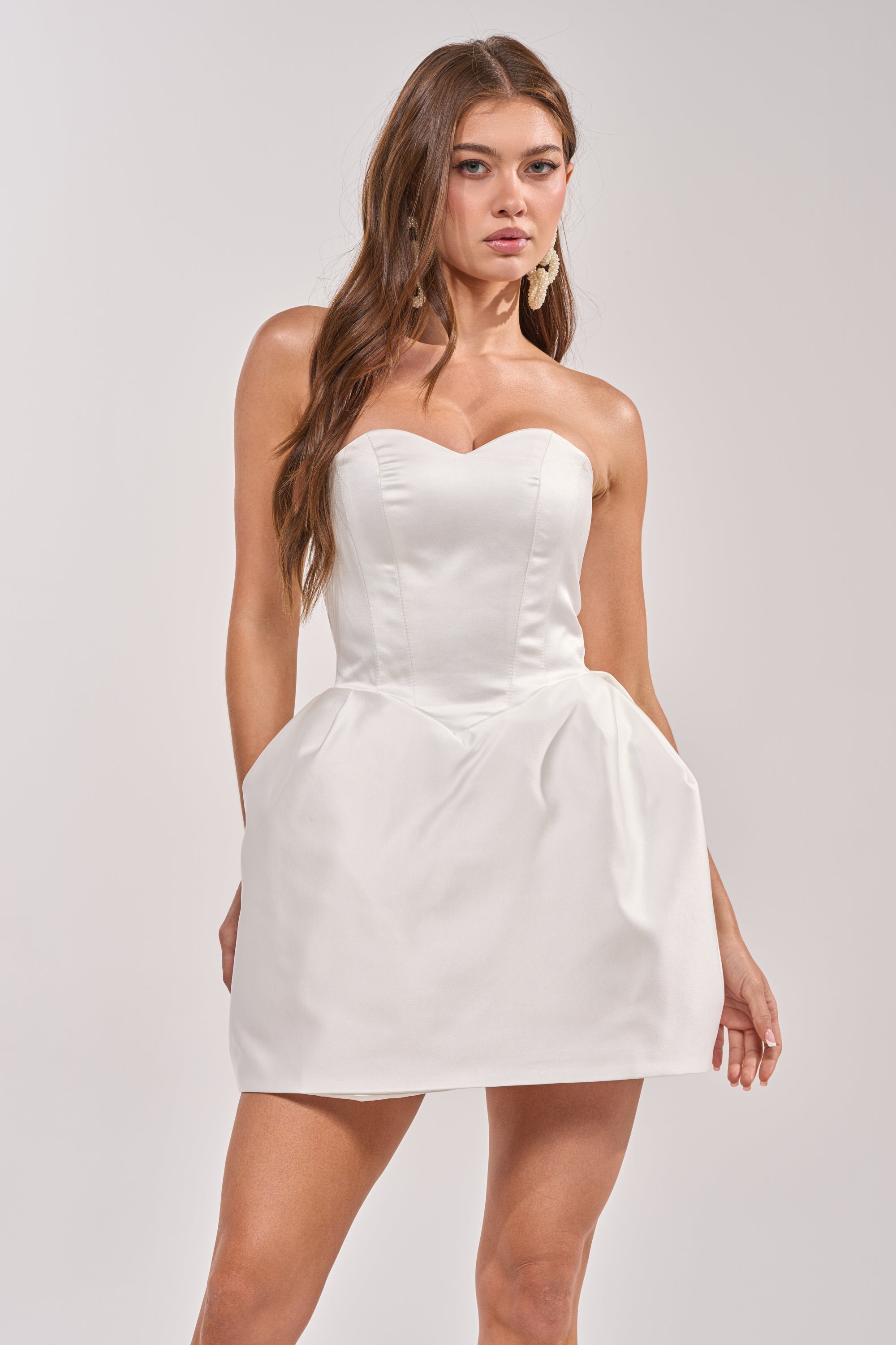QUEEN OF HEARTS STRAPLESS SATIN MINI DRESS IN WHITE