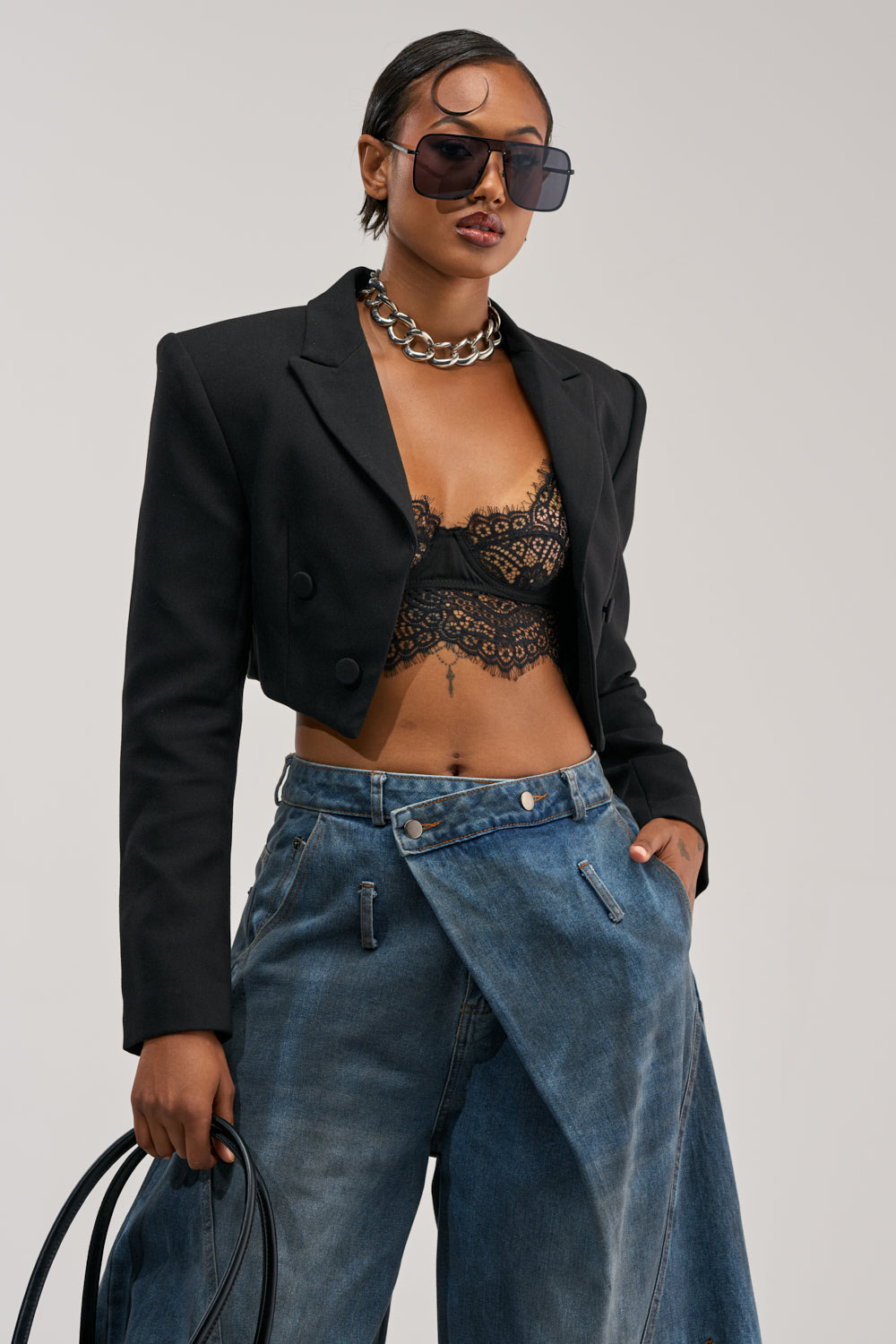 MAKE IT LOOK EASY STRUCTURED BLAZER
