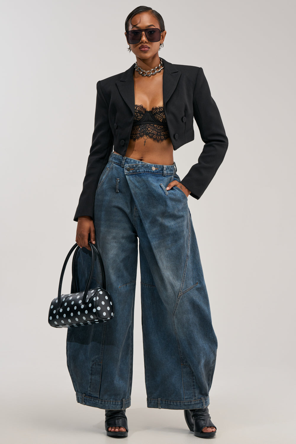 MAKE IT LOOK EASY STRUCTURED BLAZER