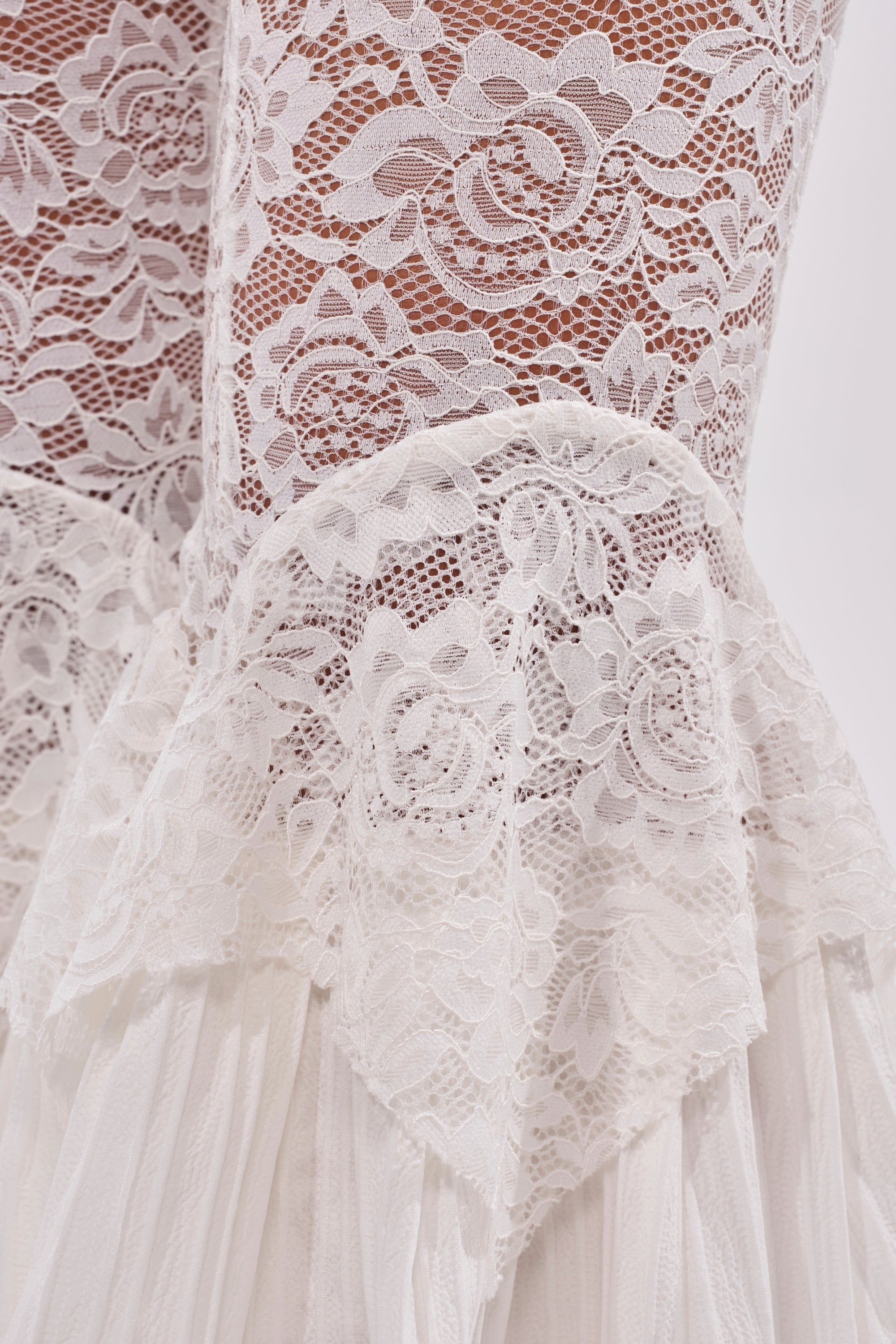 COACHELLA LACE RUFFLE PANTS