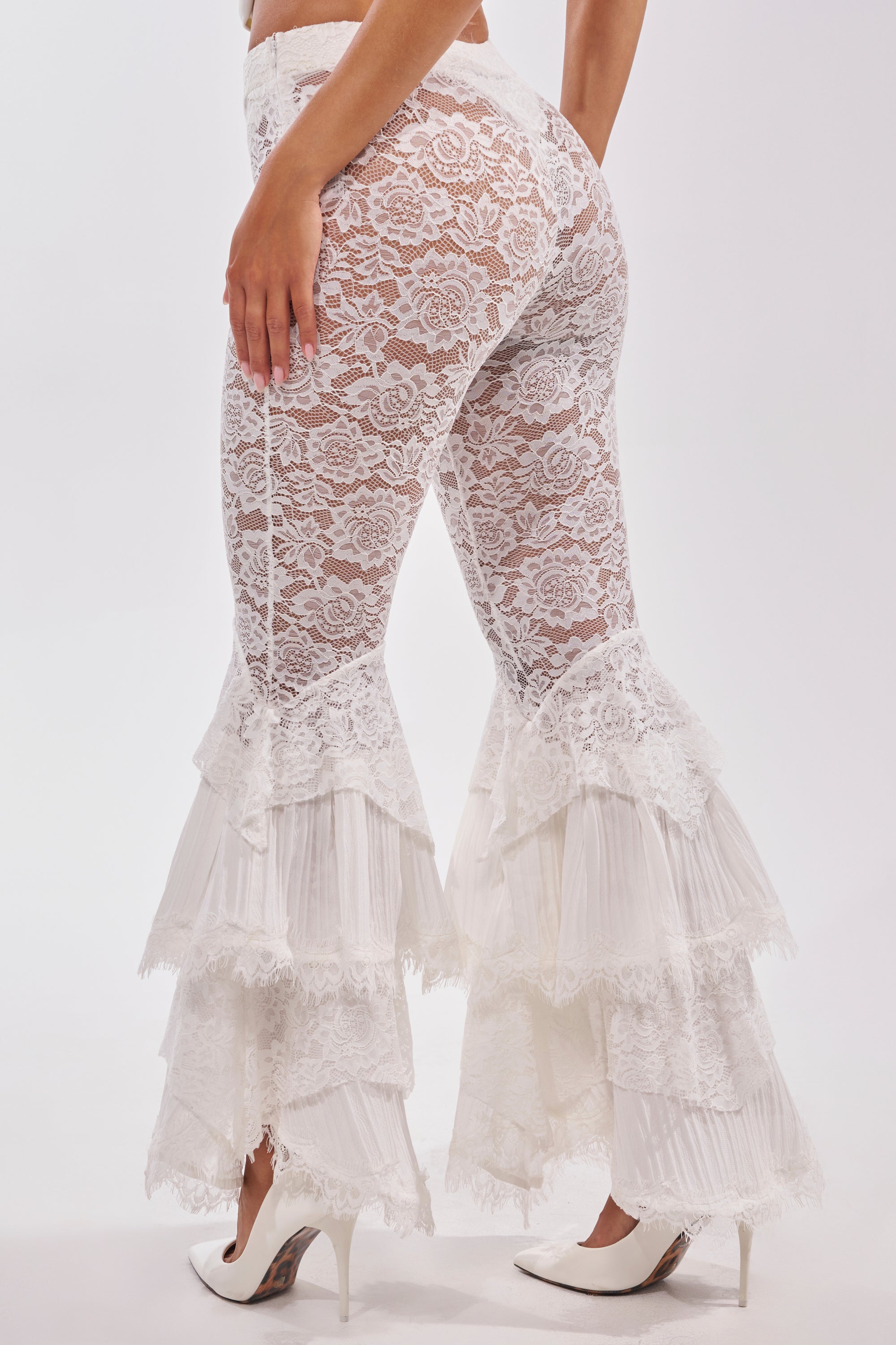 COACHELLA LACE RUFFLE PANTS