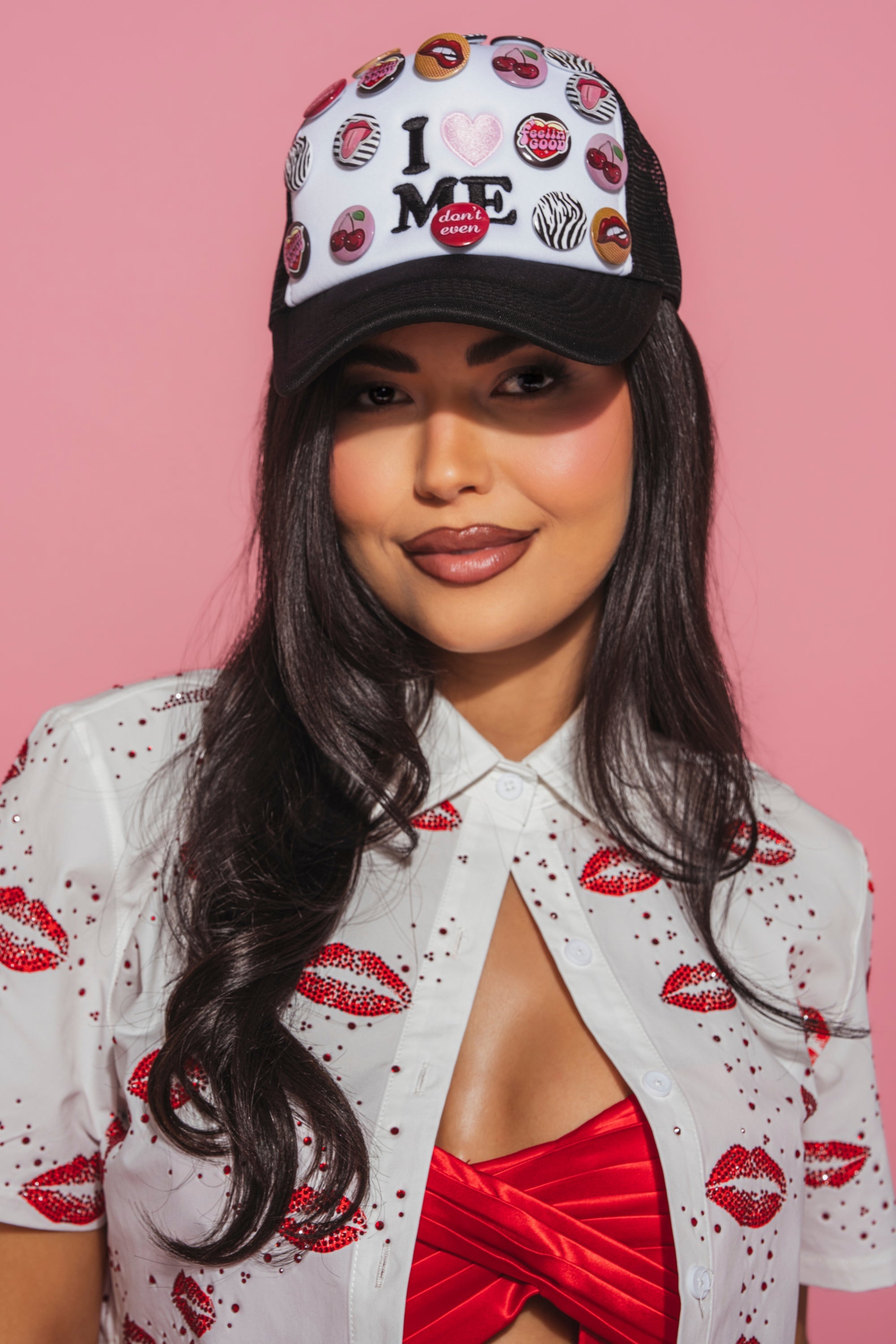 LOVE ME BUTTON HAT