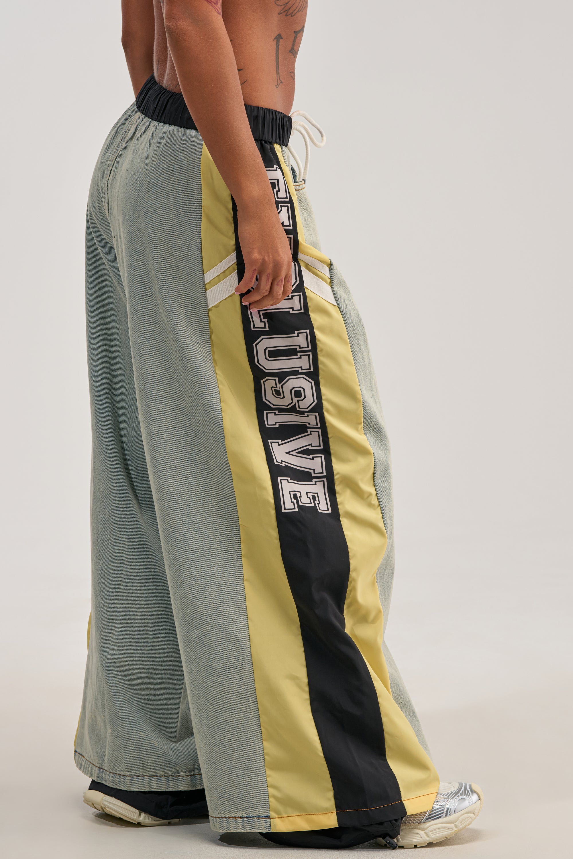 EXCLUSIVE JOGGER
