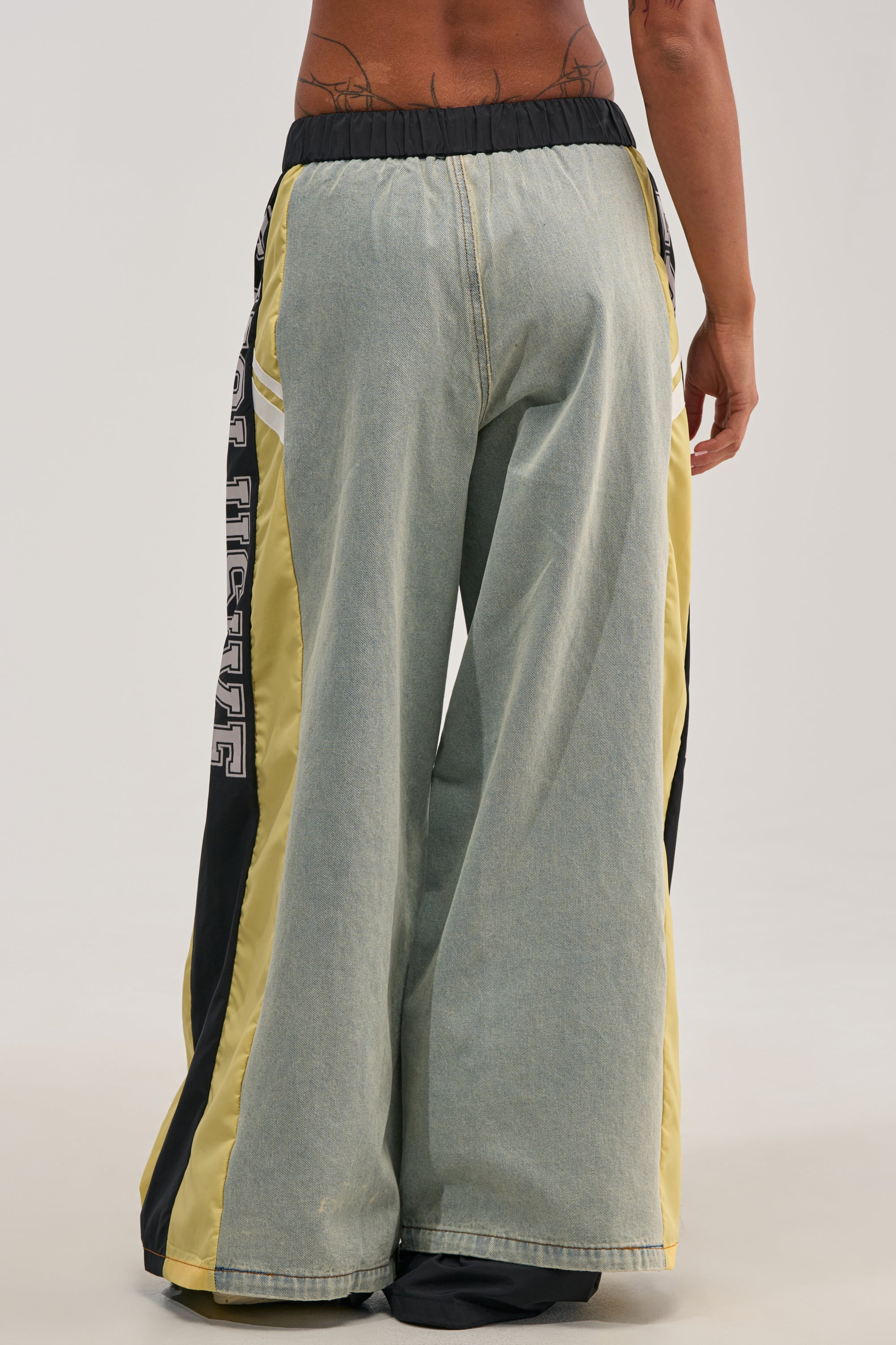 EXCLUSIVE JOGGER