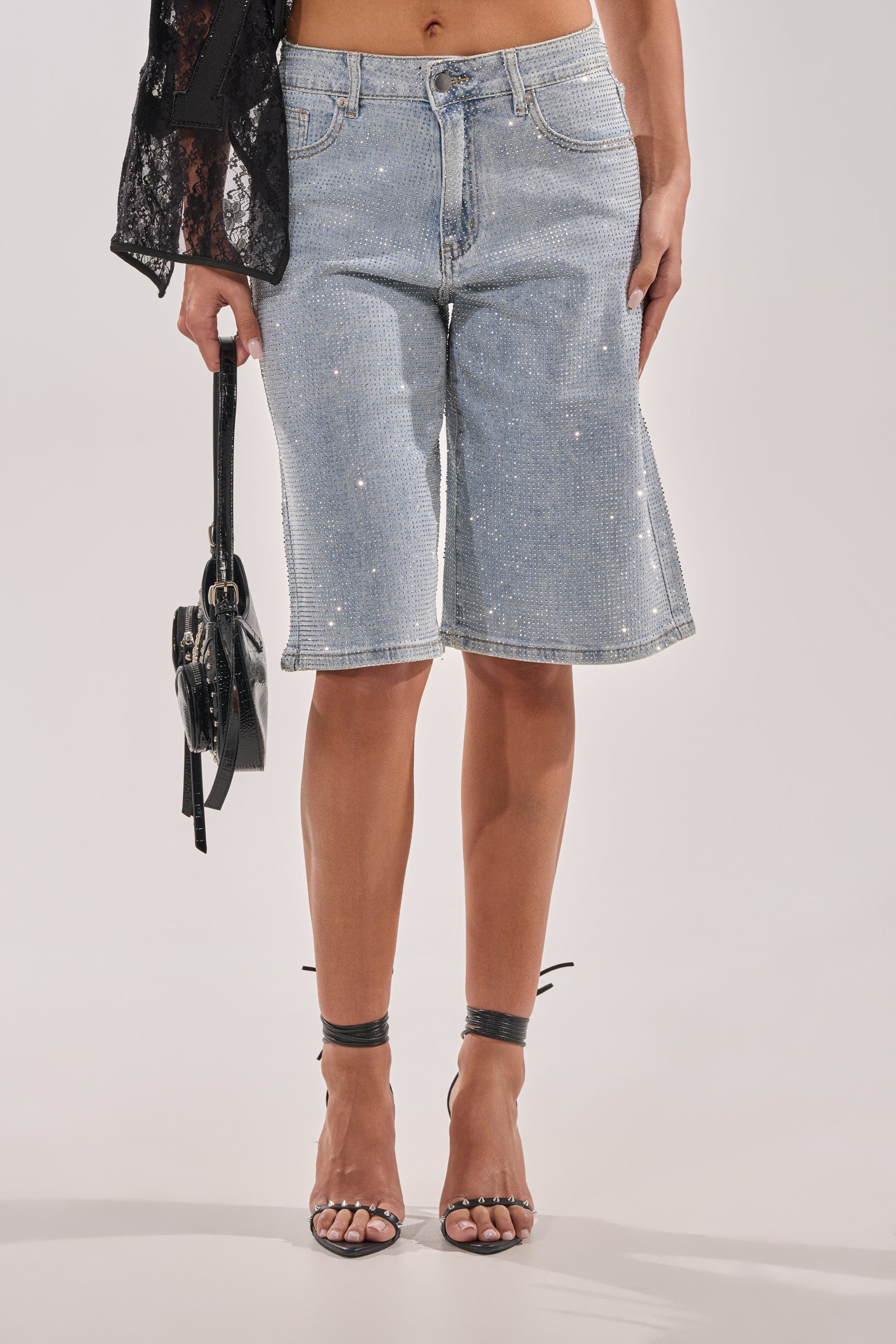 BLING BLING RHINESTONE BERMUDA SHORT IN LIGHT BLUE DENIM