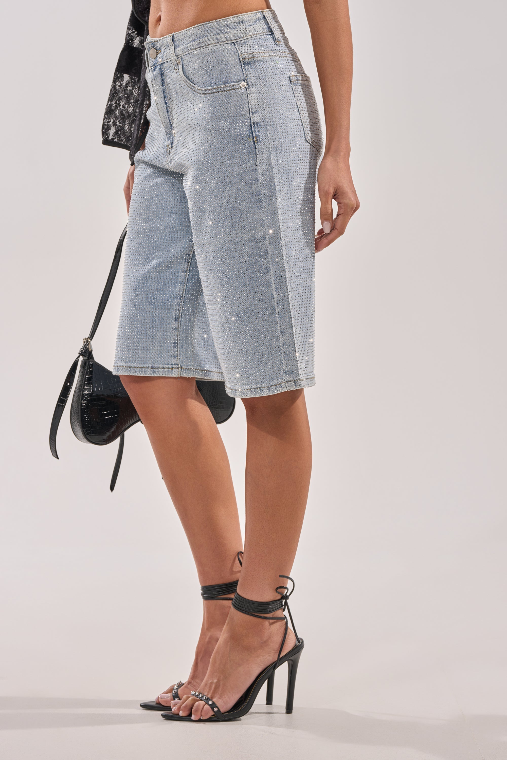 BLING BLING RHINESTONE BERMUDA SHORT IN LIGHT BLUE DENIM