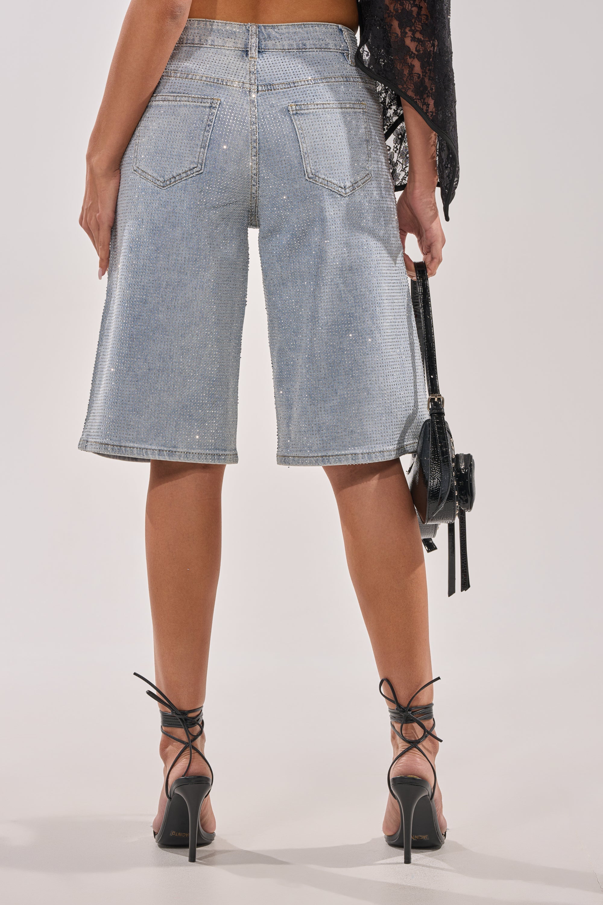 BLING BLING RHINESTONE BERMUDA SHORT IN LIGHT BLUE DENIM