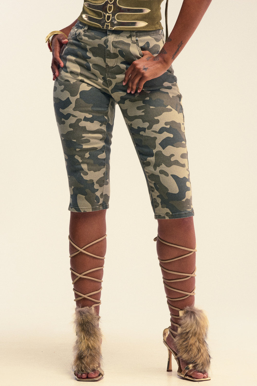 I LIKE THIS VIBE CAMO CAPRI