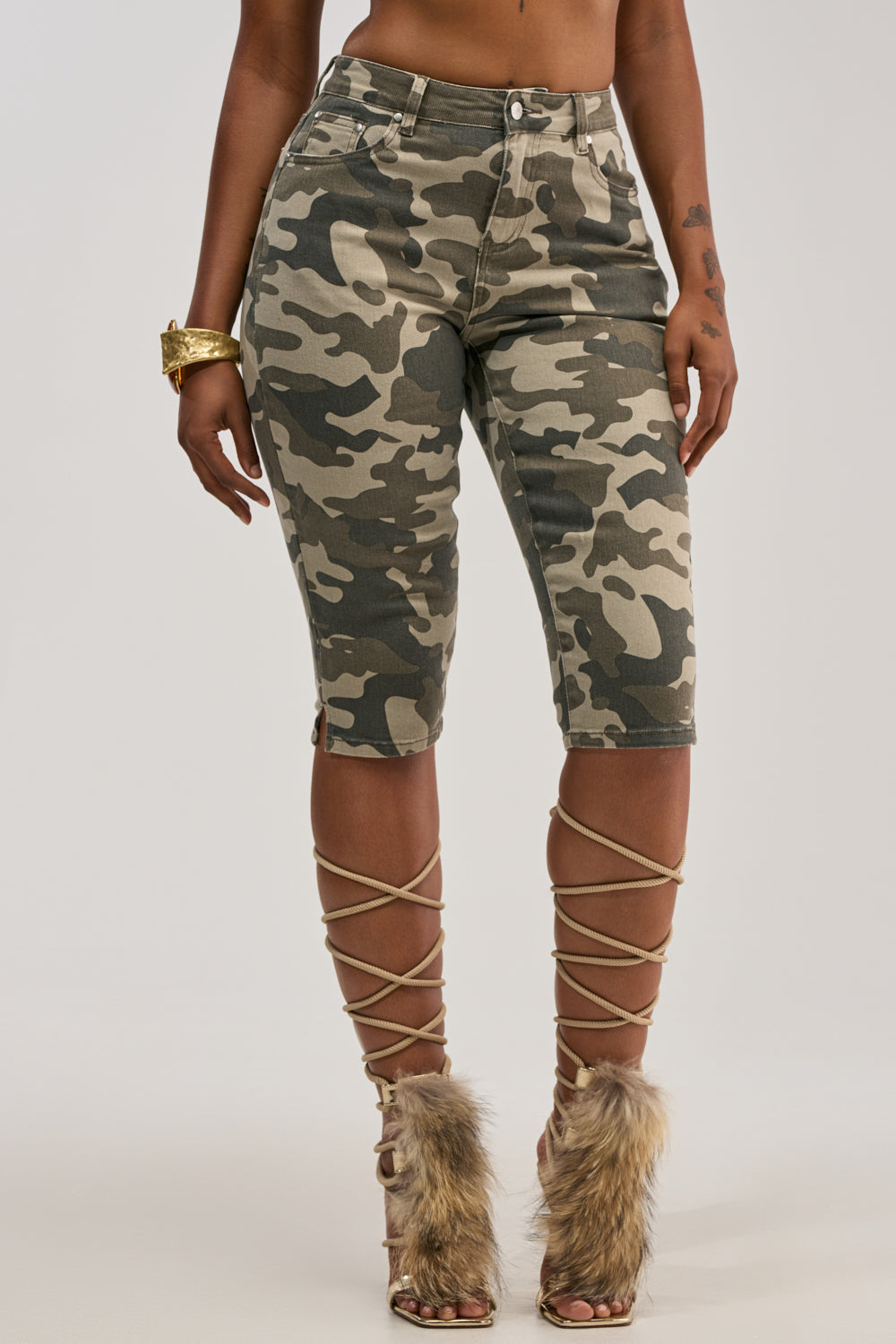 I LIKE THIS VIBE CAMO CAPRI