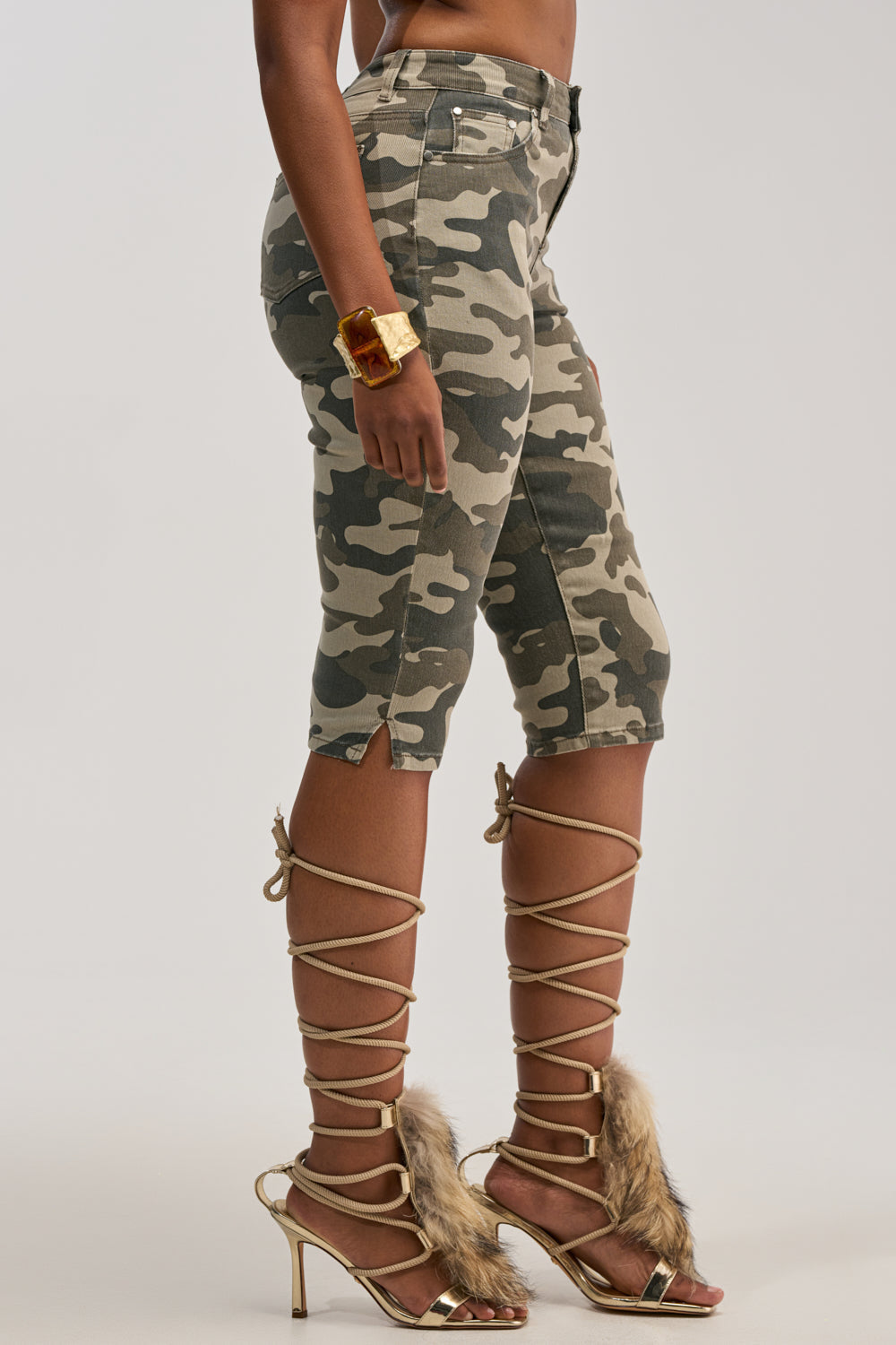 I LIKE THIS VIBE CAMO CAPRI