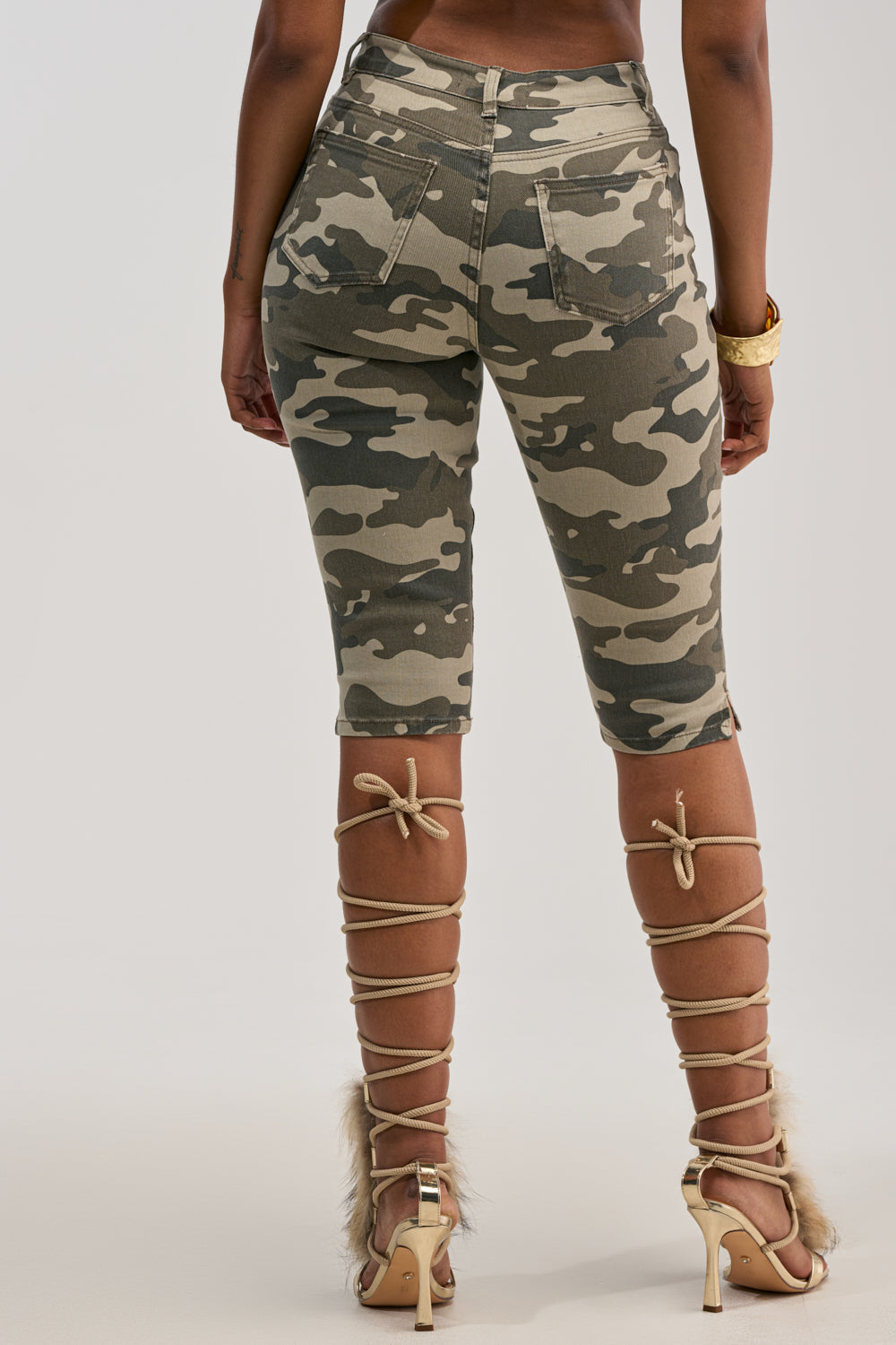 I LIKE THIS VIBE CAMO CAPRI