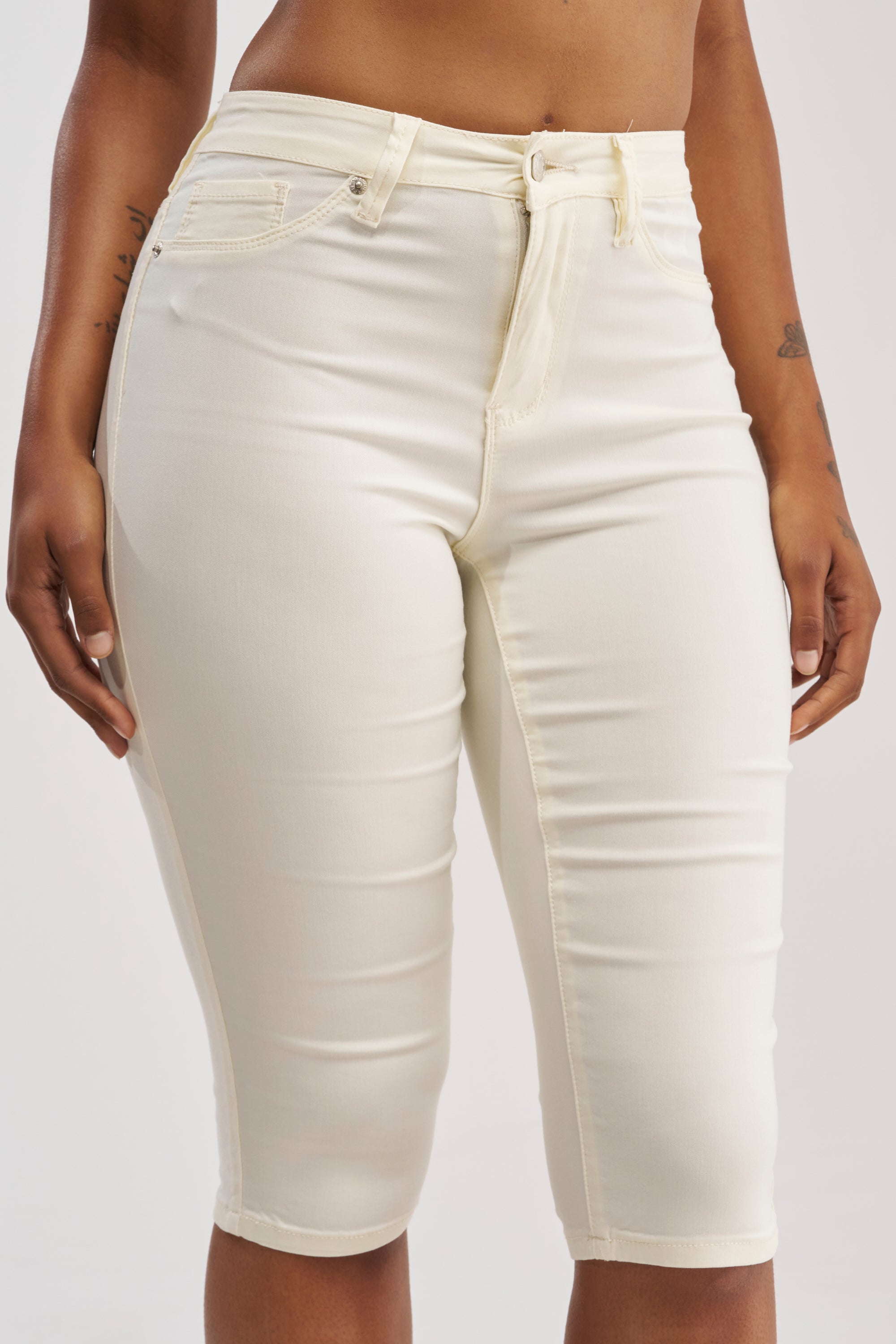 DENIM MUSE CAPRI IN WHITE