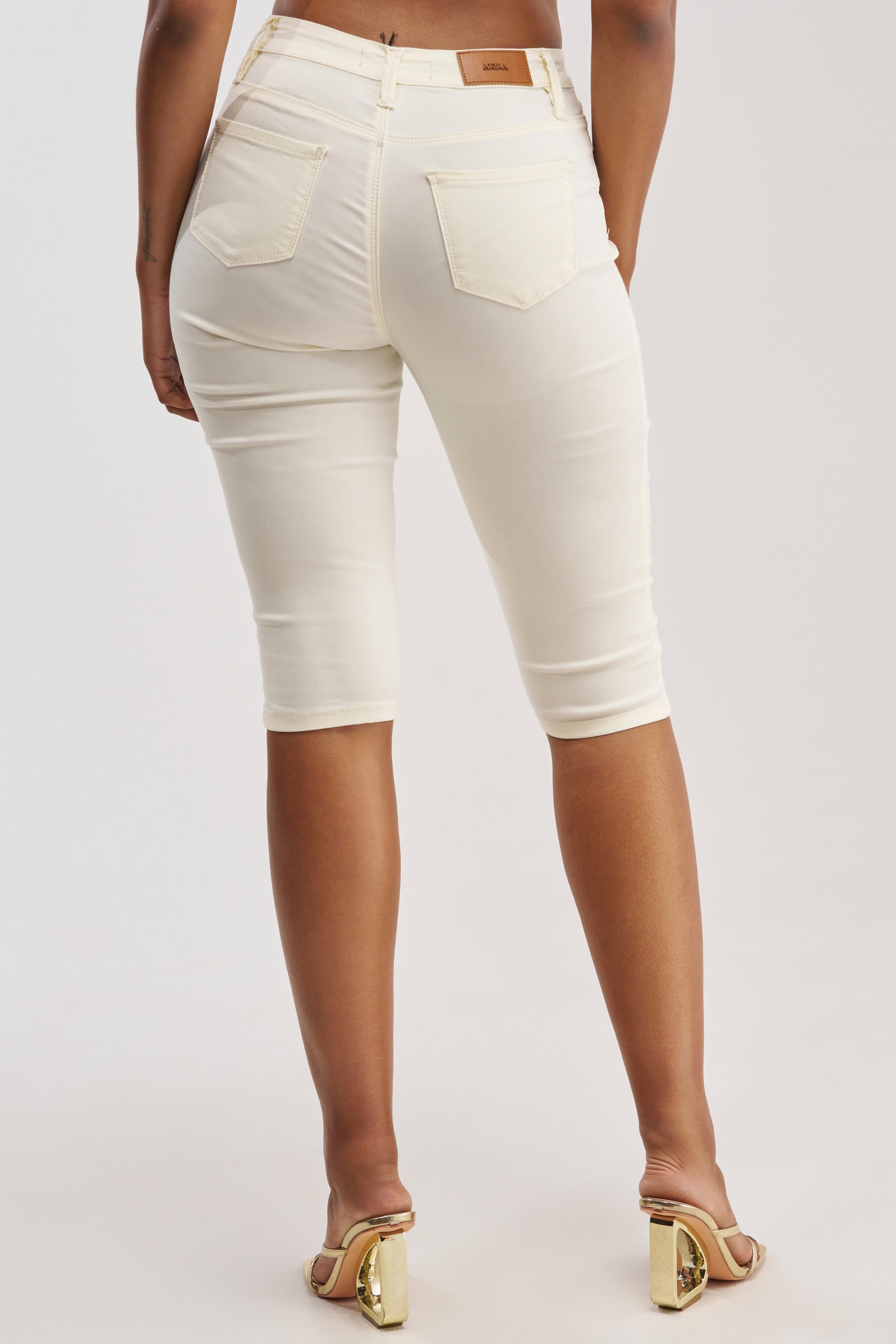 DENIM MUSE CAPRI IN WHITE