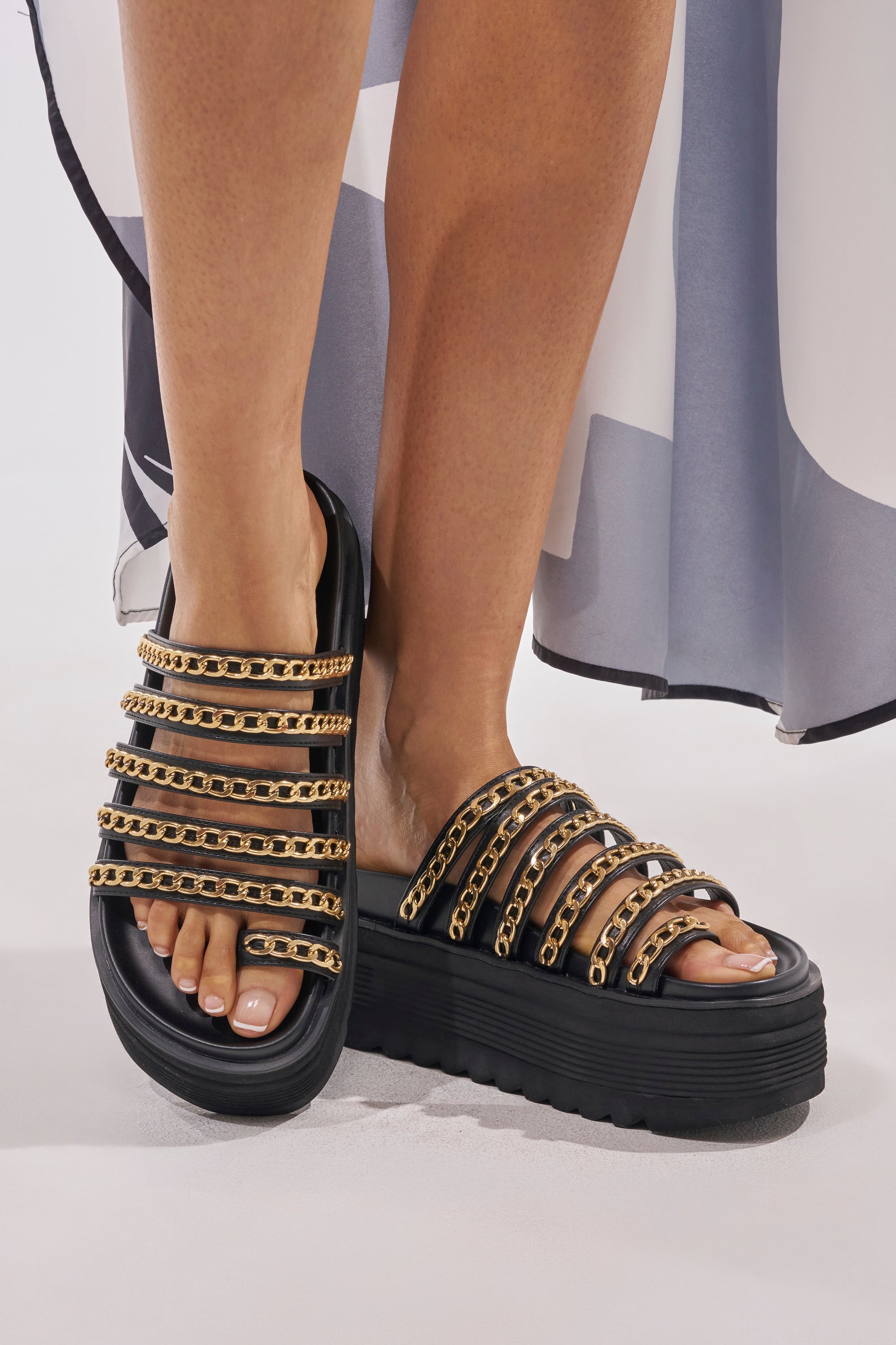 AKIRA CLEMENTE GOLD CHAIN DETAIL FLATFORM SANDAL